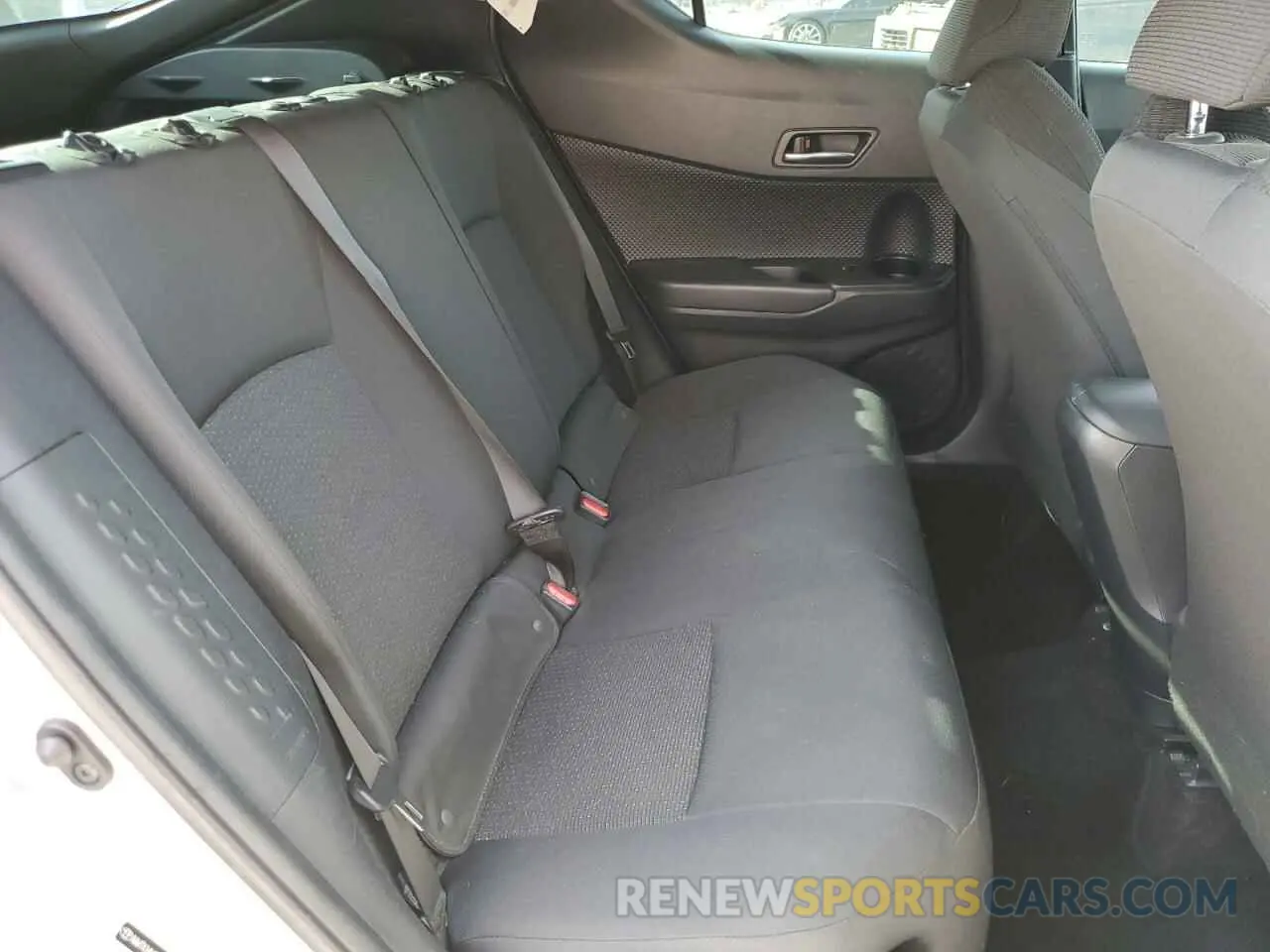 11 fotografías del automóvil dañado NMTKHMBX4KR101480 TOYOTA C-HR 2019