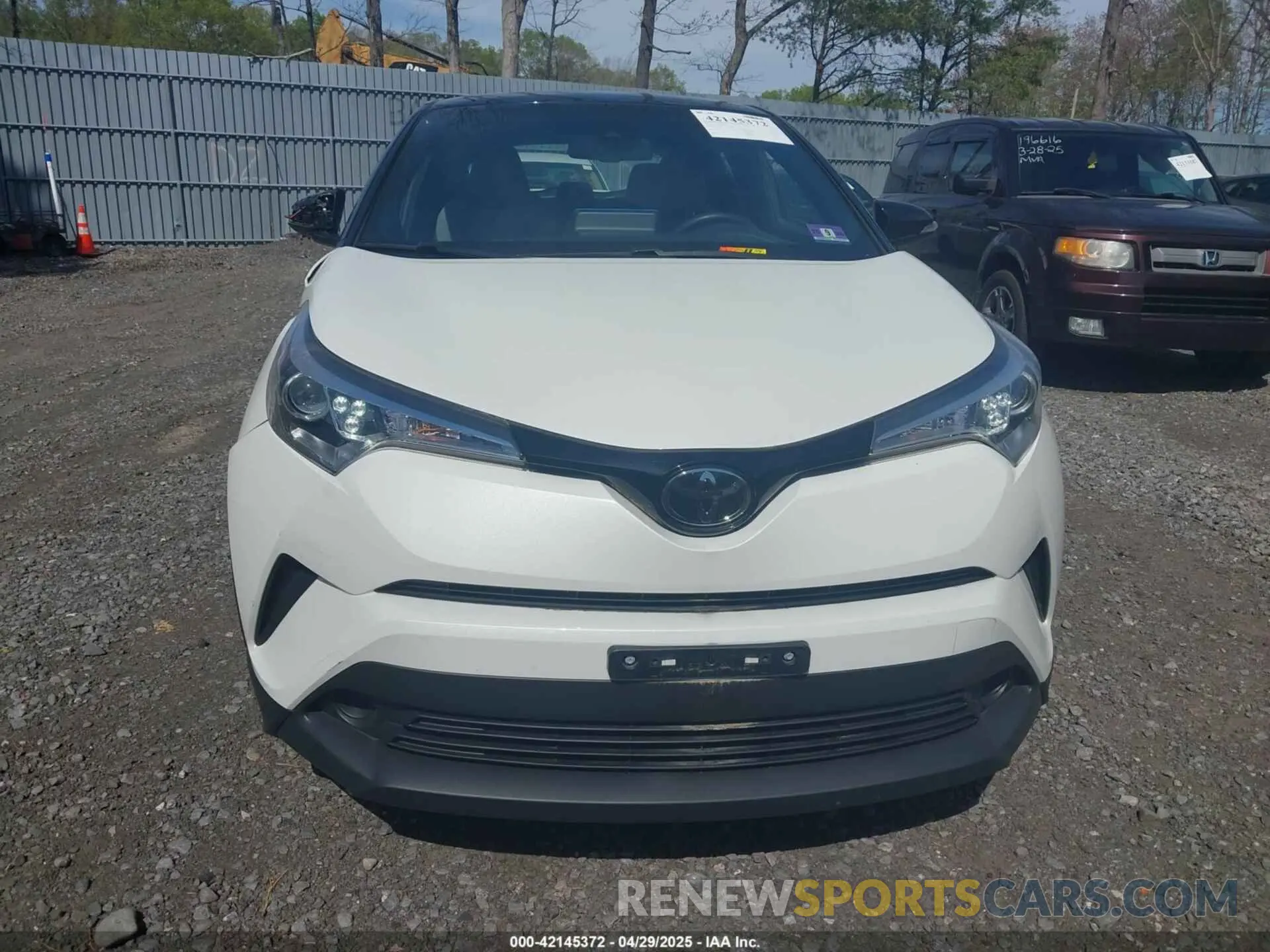 12 fotografías del automóvil dañado NMTKHMBX5KR097682 TOYOTA C-HR 2019