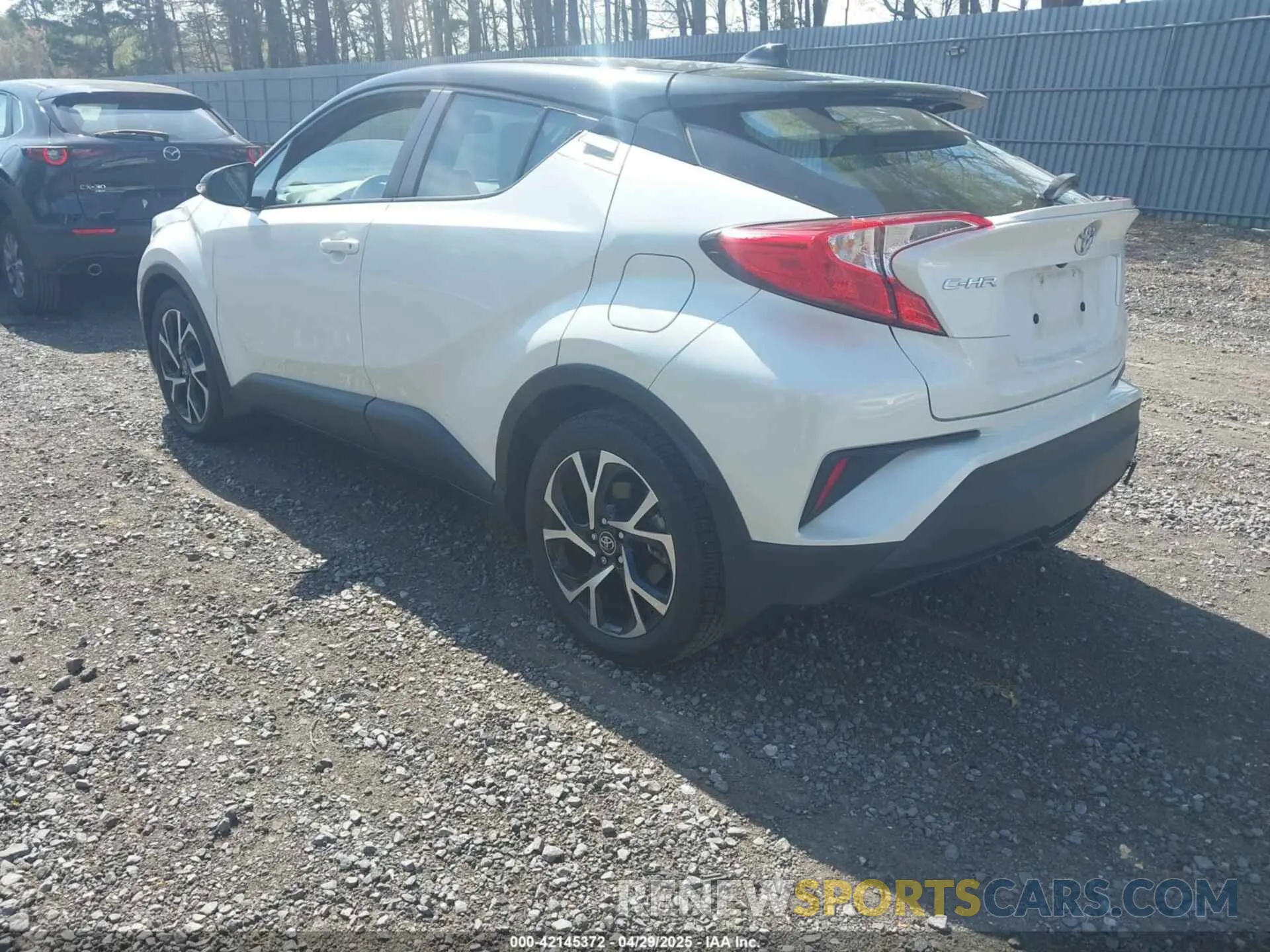 3 fotografías del automóvil dañado NMTKHMBX5KR097682 TOYOTA C-HR 2019