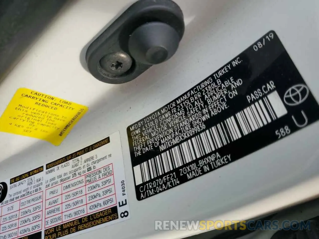 10 fotografías del automóvil dañado NMTKHMBX5KR099836 TOYOTA C-HR 2019