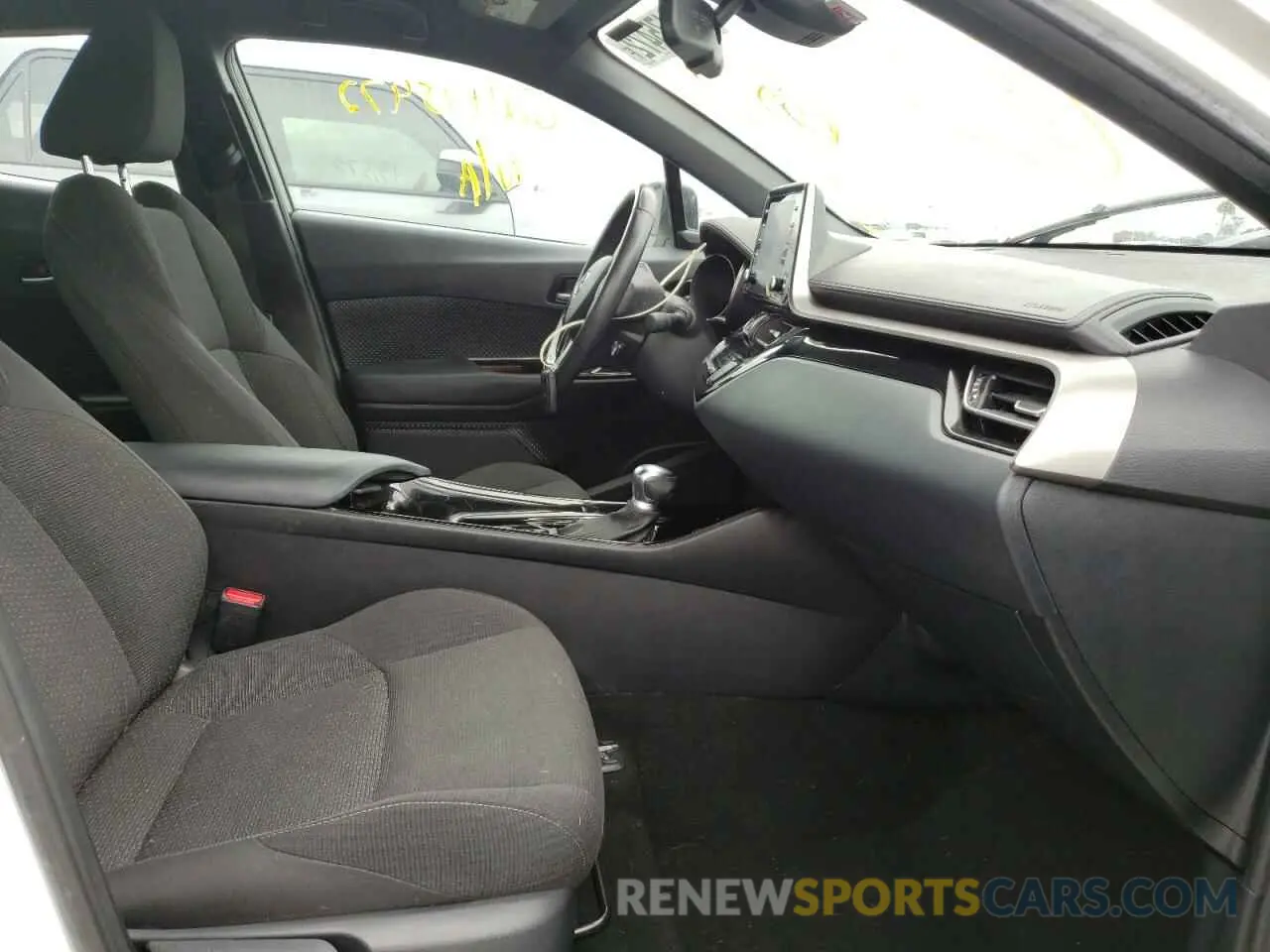 5 fotografías del automóvil dañado NMTKHMBX5KR099836 TOYOTA C-HR 2019