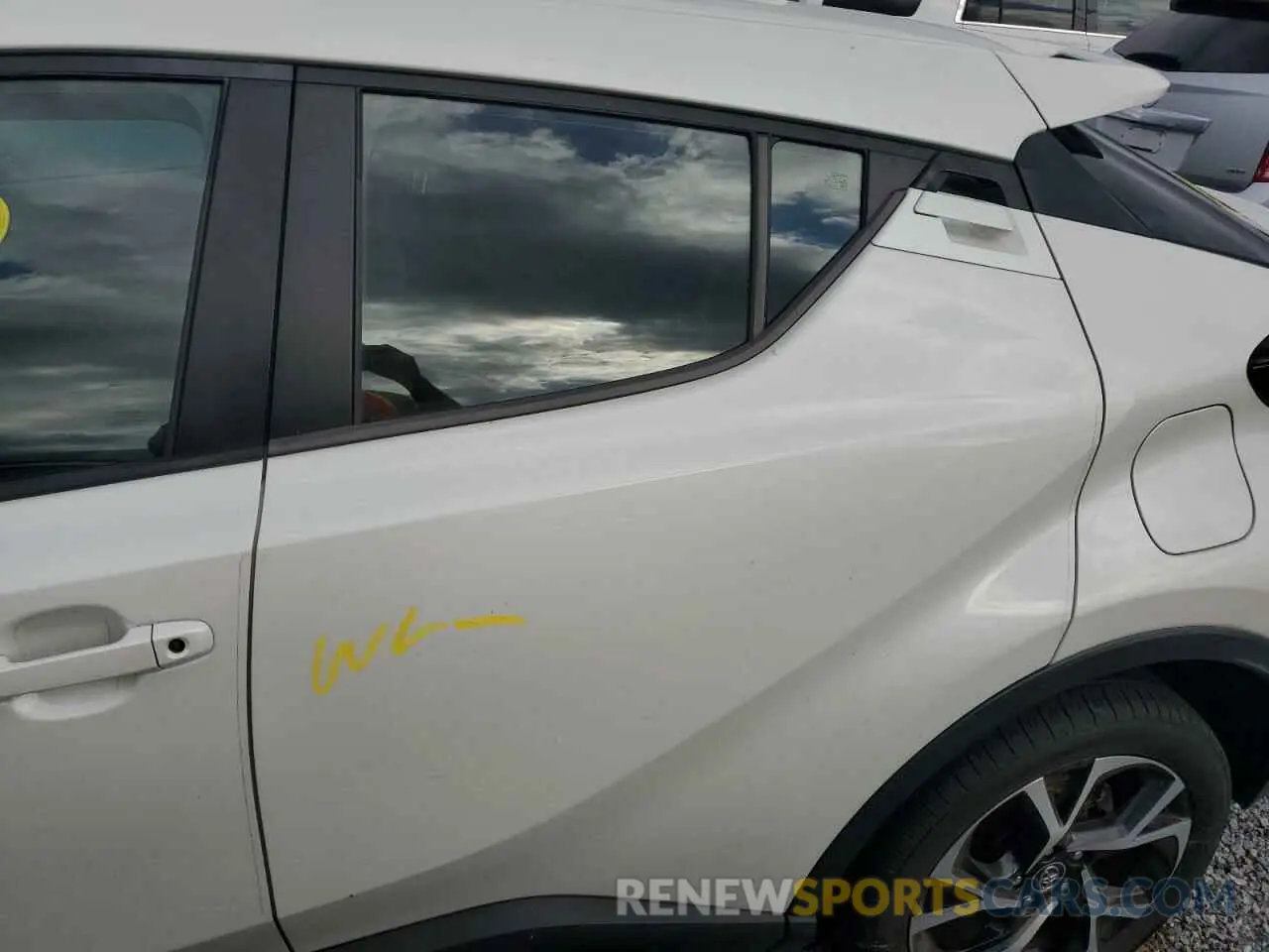 9 fotografías del automóvil dañado NMTKHMBX5KR099836 TOYOTA C-HR 2019