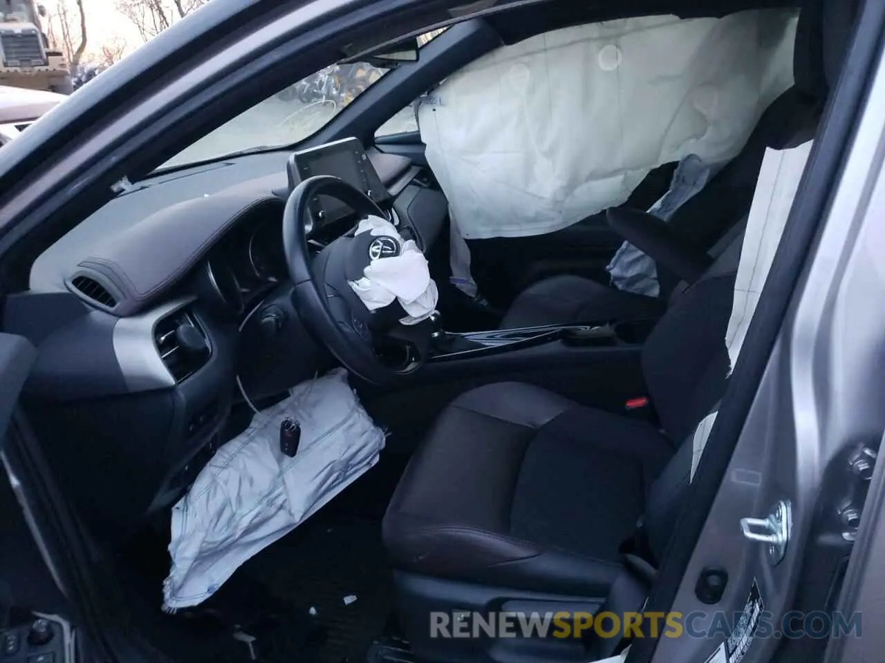 5 fotografías del automóvil dañado NMTKHMBX5KR099920 TOYOTA C-HR 2019