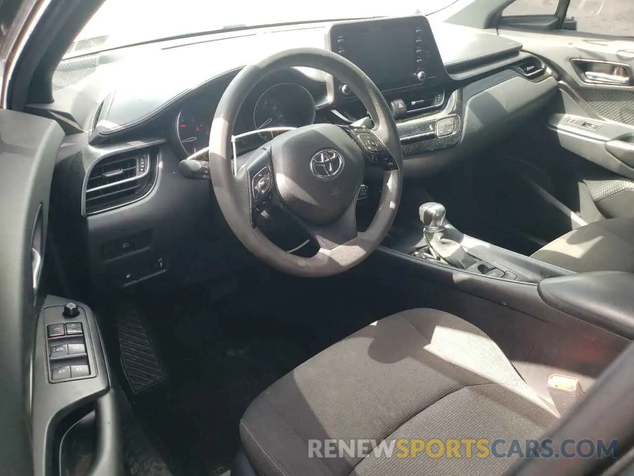 8 fotografías del automóvil dañado NMTKHMBX5KR100483 TOYOTA C-HR 2019