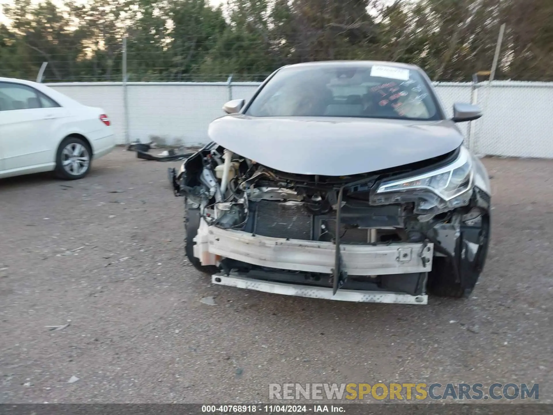 12 fotografías del automóvil dañado NMTKHMBX7KR080415 TOYOTA C-HR 2019