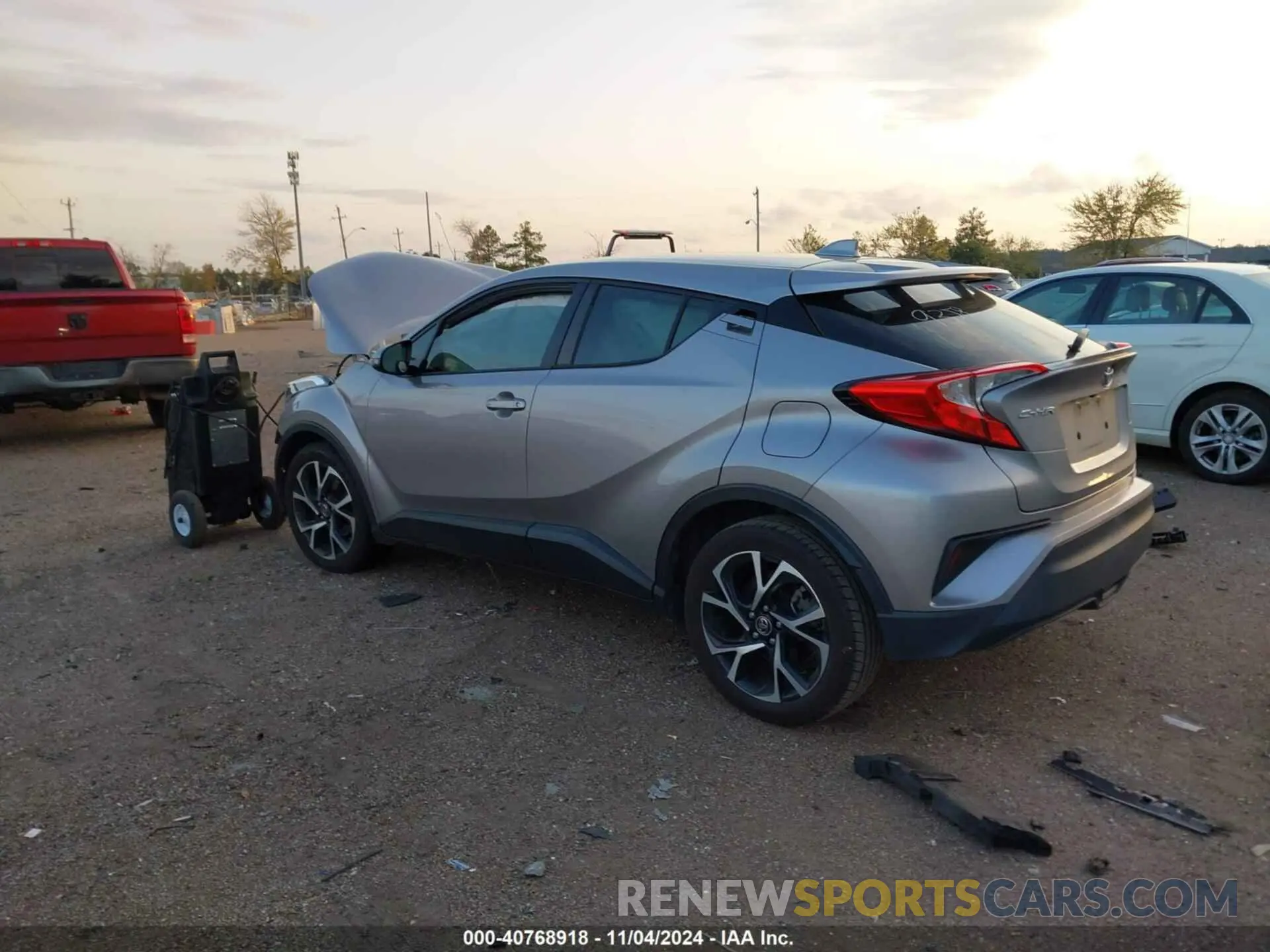 3 fotografías del automóvil dañado NMTKHMBX7KR080415 TOYOTA C-HR 2019