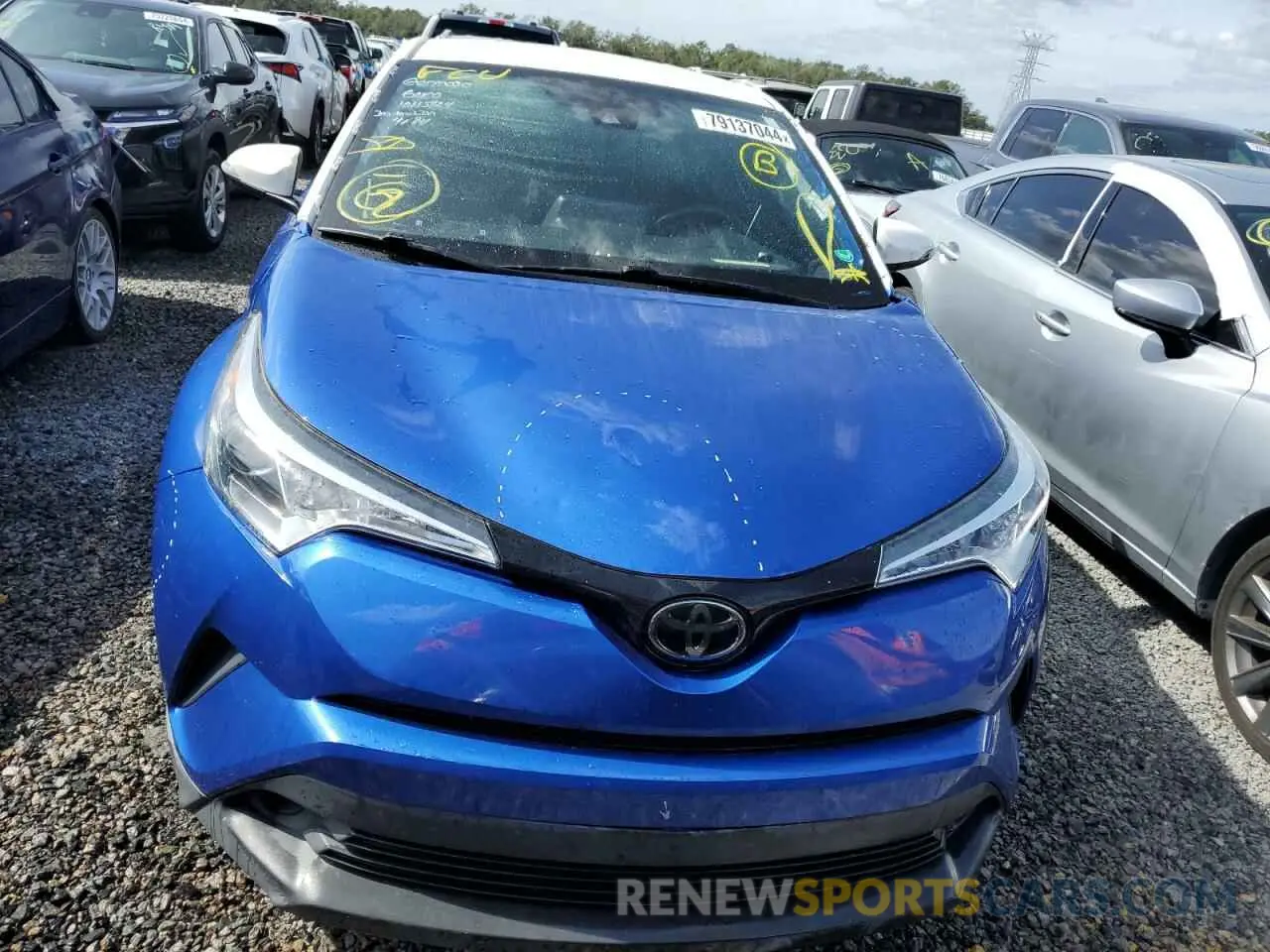 5 fotografías del automóvil dañado NMTKHMBX7KR081080 TOYOTA C-HR 2019
