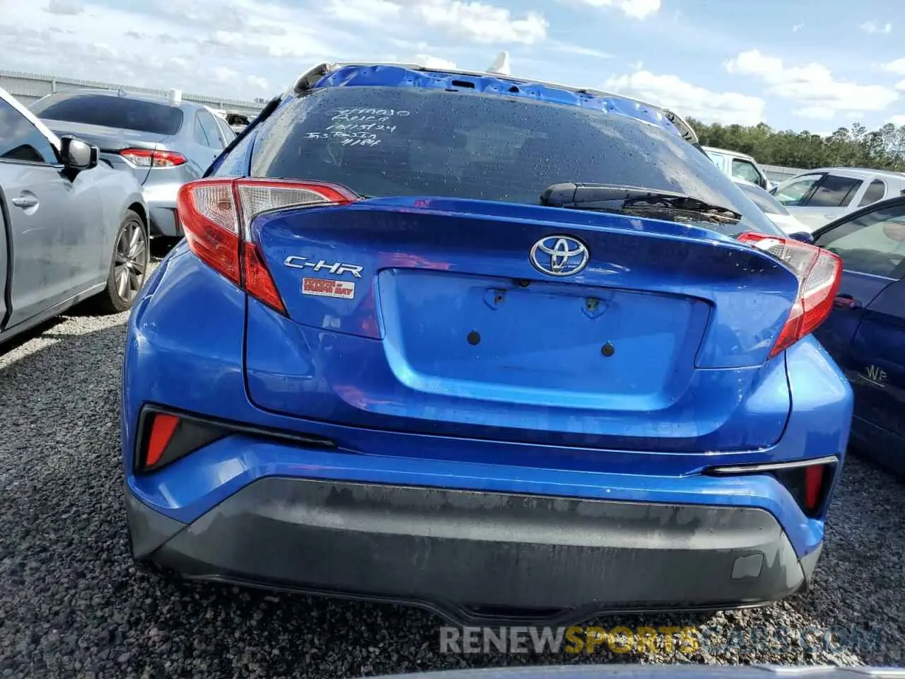 6 fotografías del automóvil dañado NMTKHMBX7KR081080 TOYOTA C-HR 2019