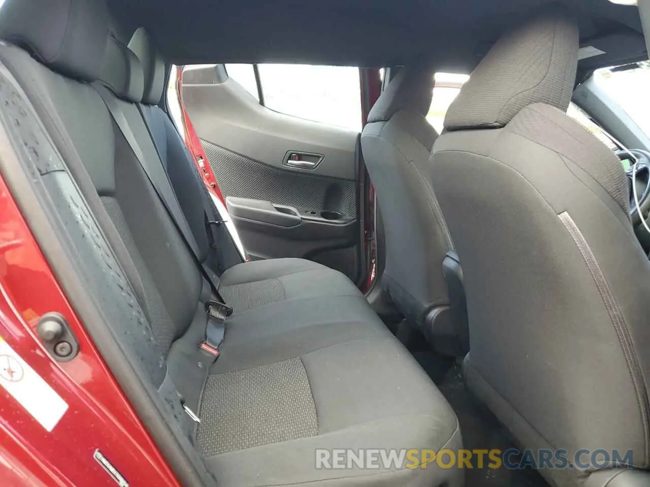 10 fotografías del automóvil dañado NMTKHMBX7KR086540 TOYOTA C-HR 2019