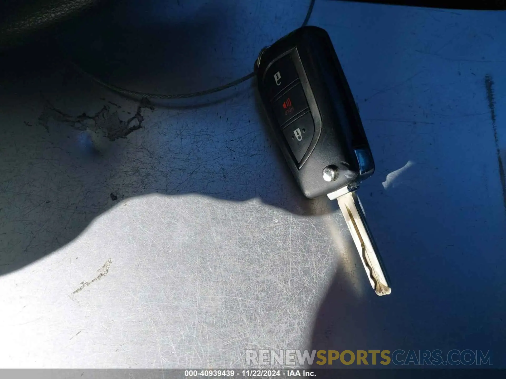 11 fotografías del automóvil dañado NMTKHMBX7KR088658 TOYOTA C-HR 2019