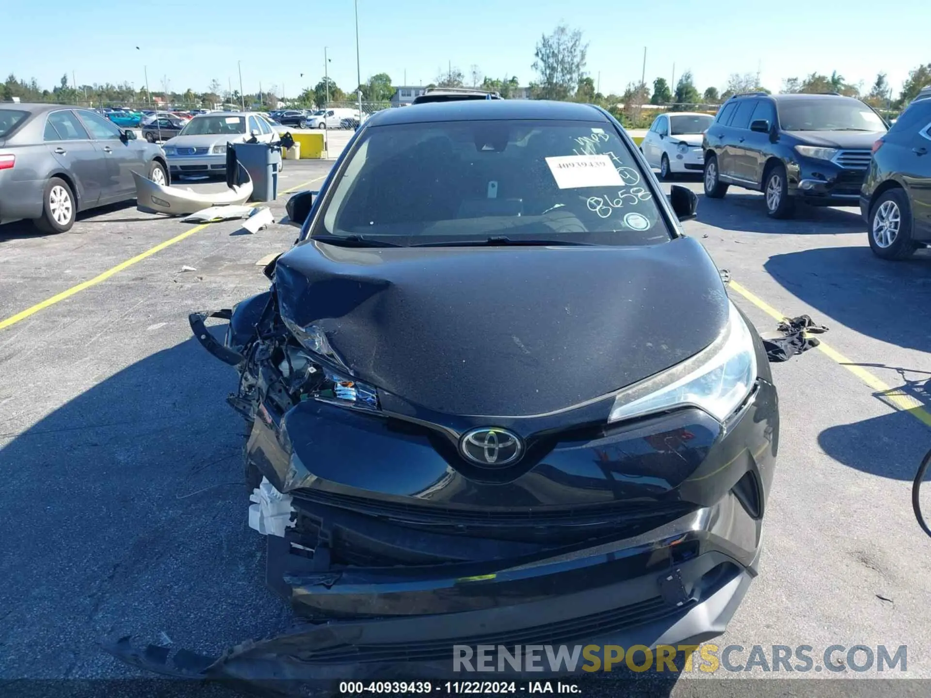 12 fotografías del automóvil dañado NMTKHMBX7KR088658 TOYOTA C-HR 2019
