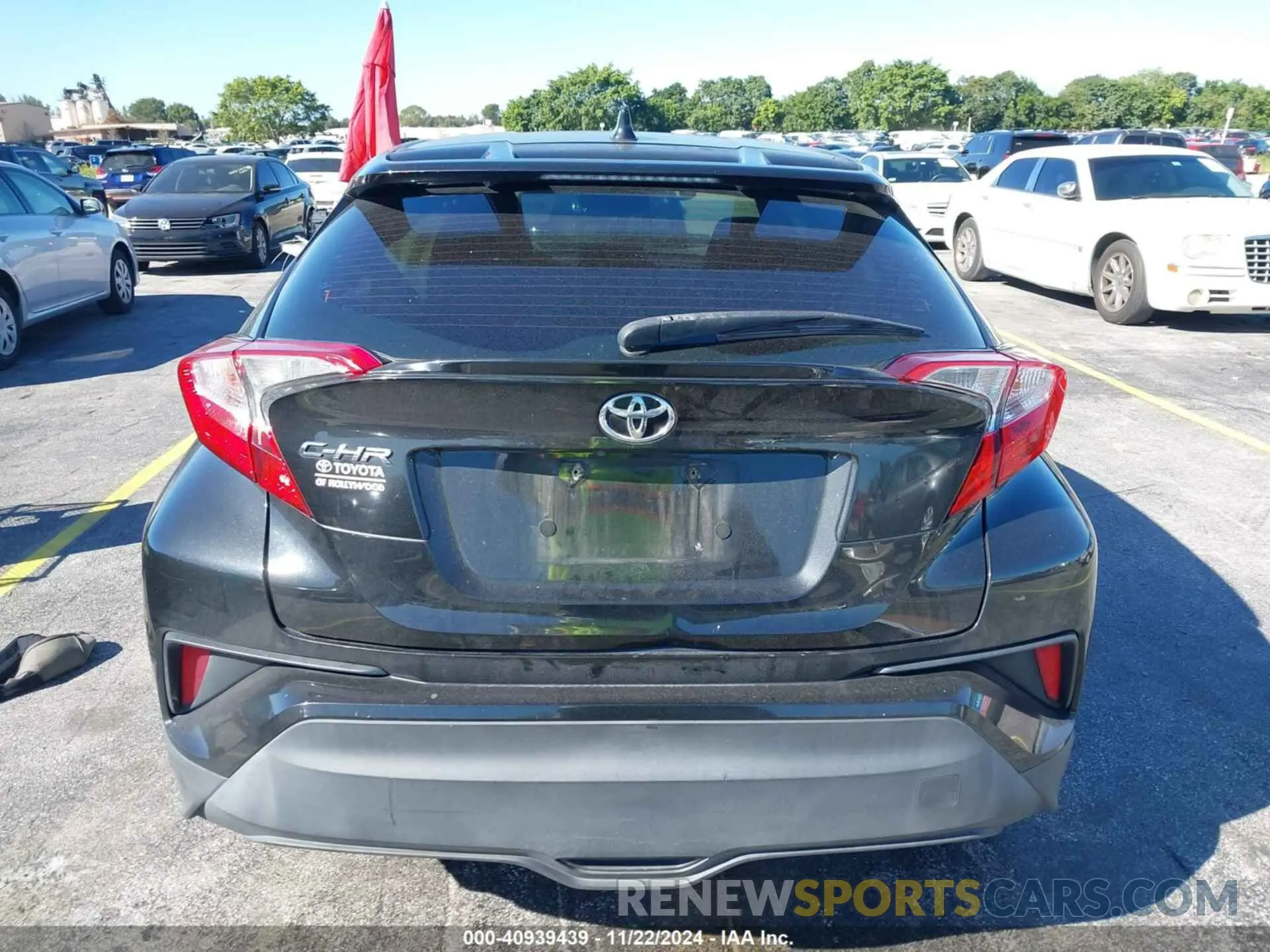16 fotografías del automóvil dañado NMTKHMBX7KR088658 TOYOTA C-HR 2019