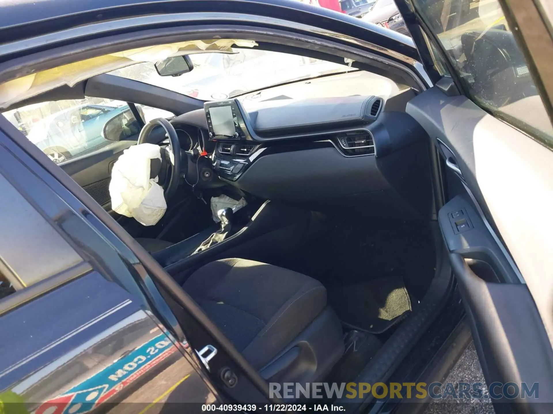 5 fotografías del automóvil dañado NMTKHMBX7KR088658 TOYOTA C-HR 2019