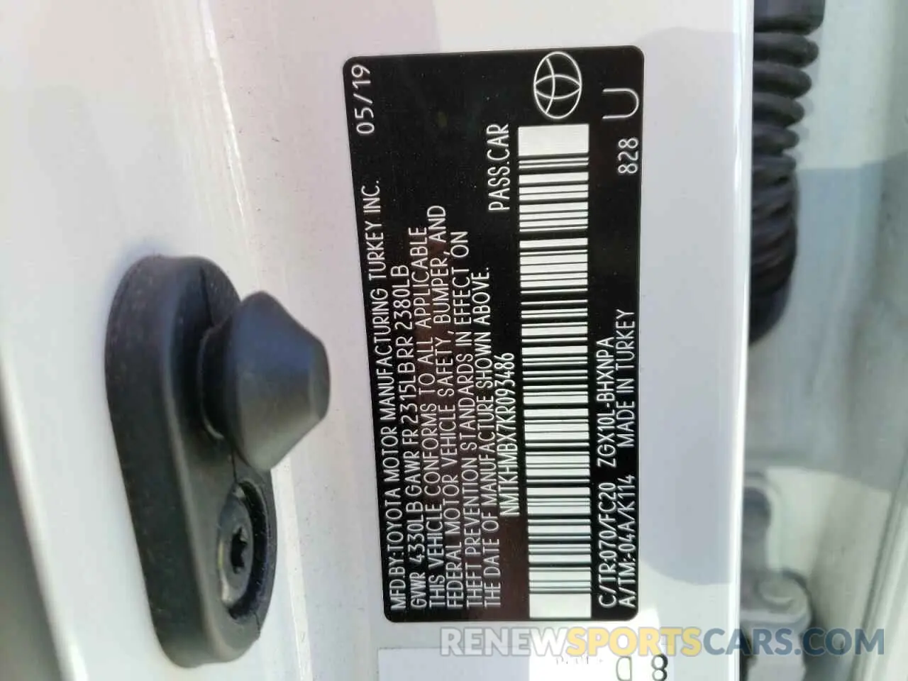 10 fotografías del automóvil dañado NMTKHMBX7KR093486 TOYOTA C-HR 2019