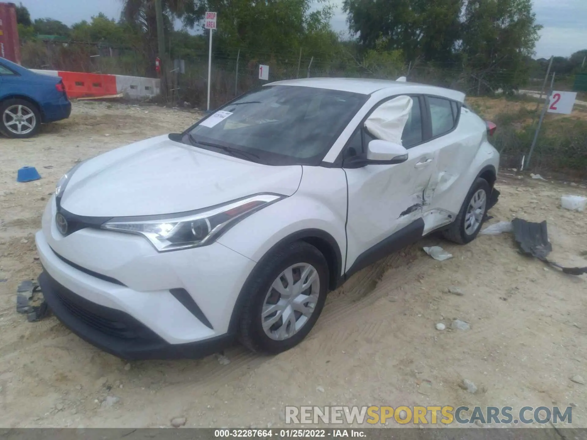2 fotografías del automóvil dañado NMTKHMBX7KR098106 TOYOTA C-HR 2019