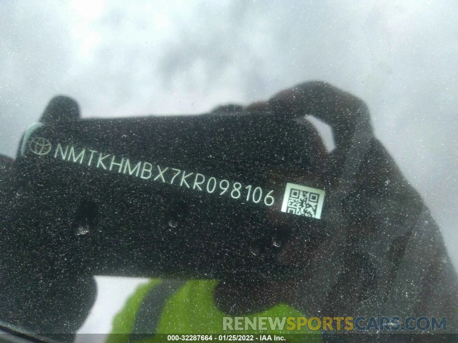 9 fotografías del automóvil dañado NMTKHMBX7KR098106 TOYOTA C-HR 2019
