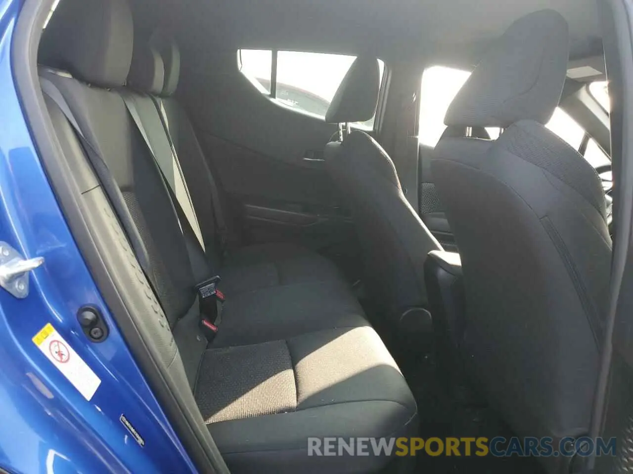 11 fotografías del automóvil dañado NMTKHMBX7KR098834 TOYOTA C-HR 2019
