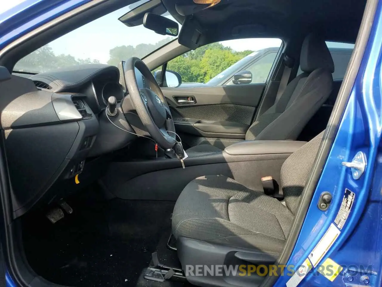 7 fotografías del automóvil dañado NMTKHMBX7KR098834 TOYOTA C-HR 2019
