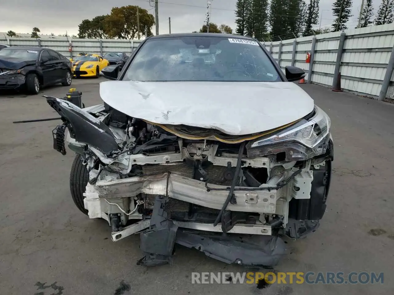 5 fotografías del automóvil dañado NMTKHMBX8KR084750 TOYOTA C-HR 2019