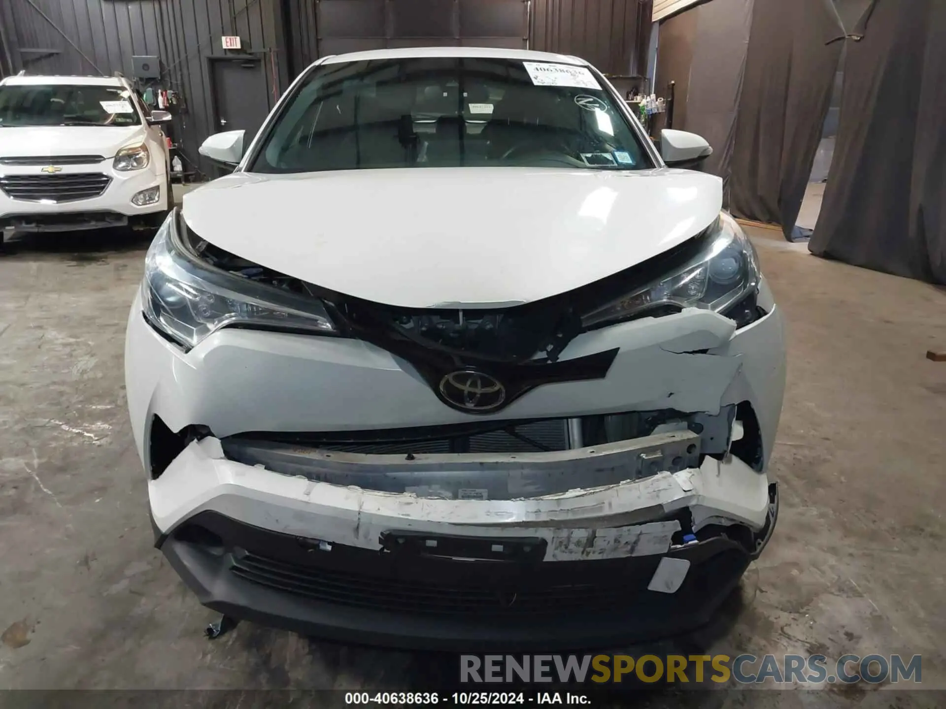 12 fotografías del automóvil dañado NMTKHMBX8KR090628 TOYOTA C-HR 2019
