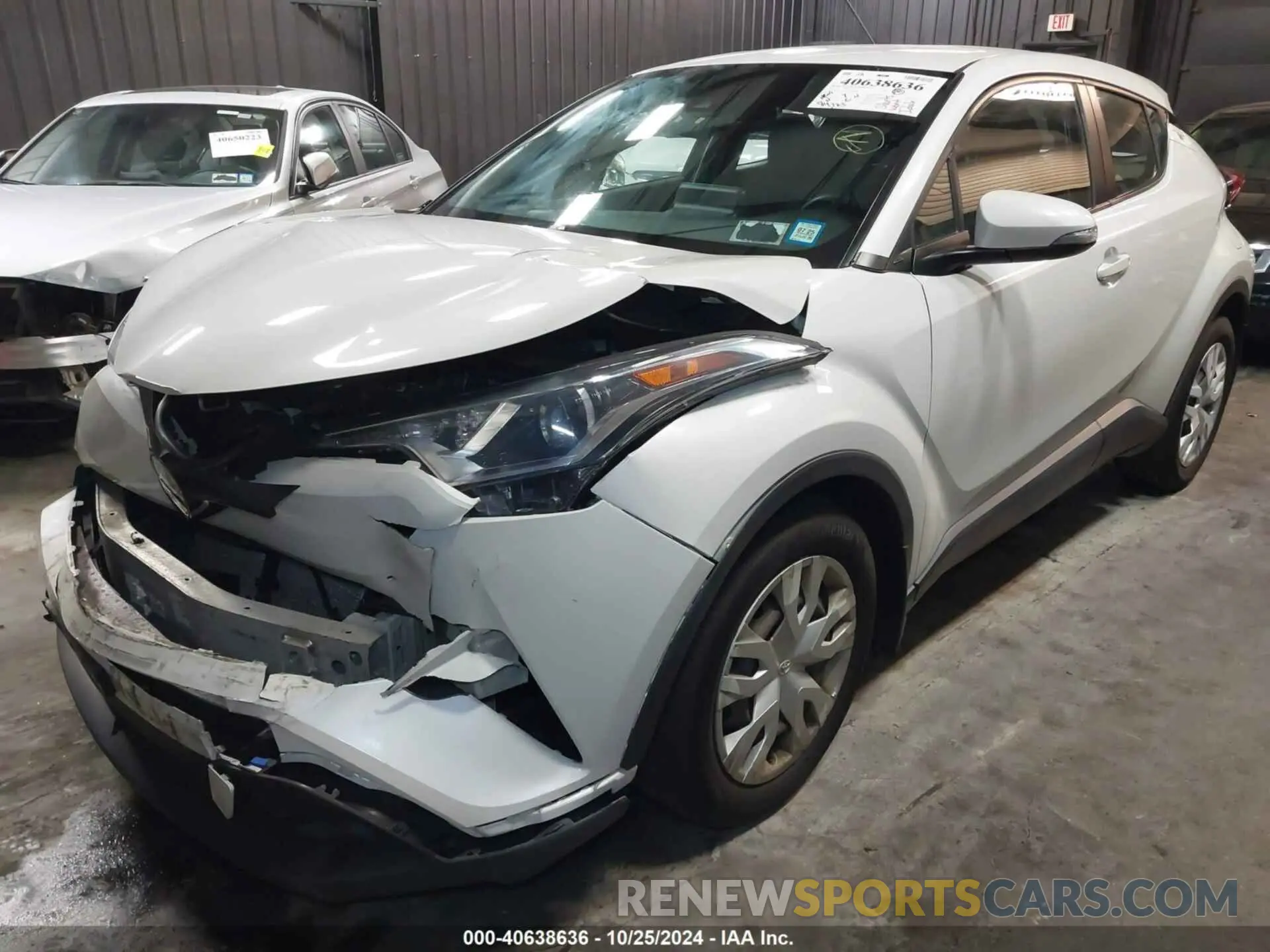 2 fotografías del automóvil dañado NMTKHMBX8KR090628 TOYOTA C-HR 2019
