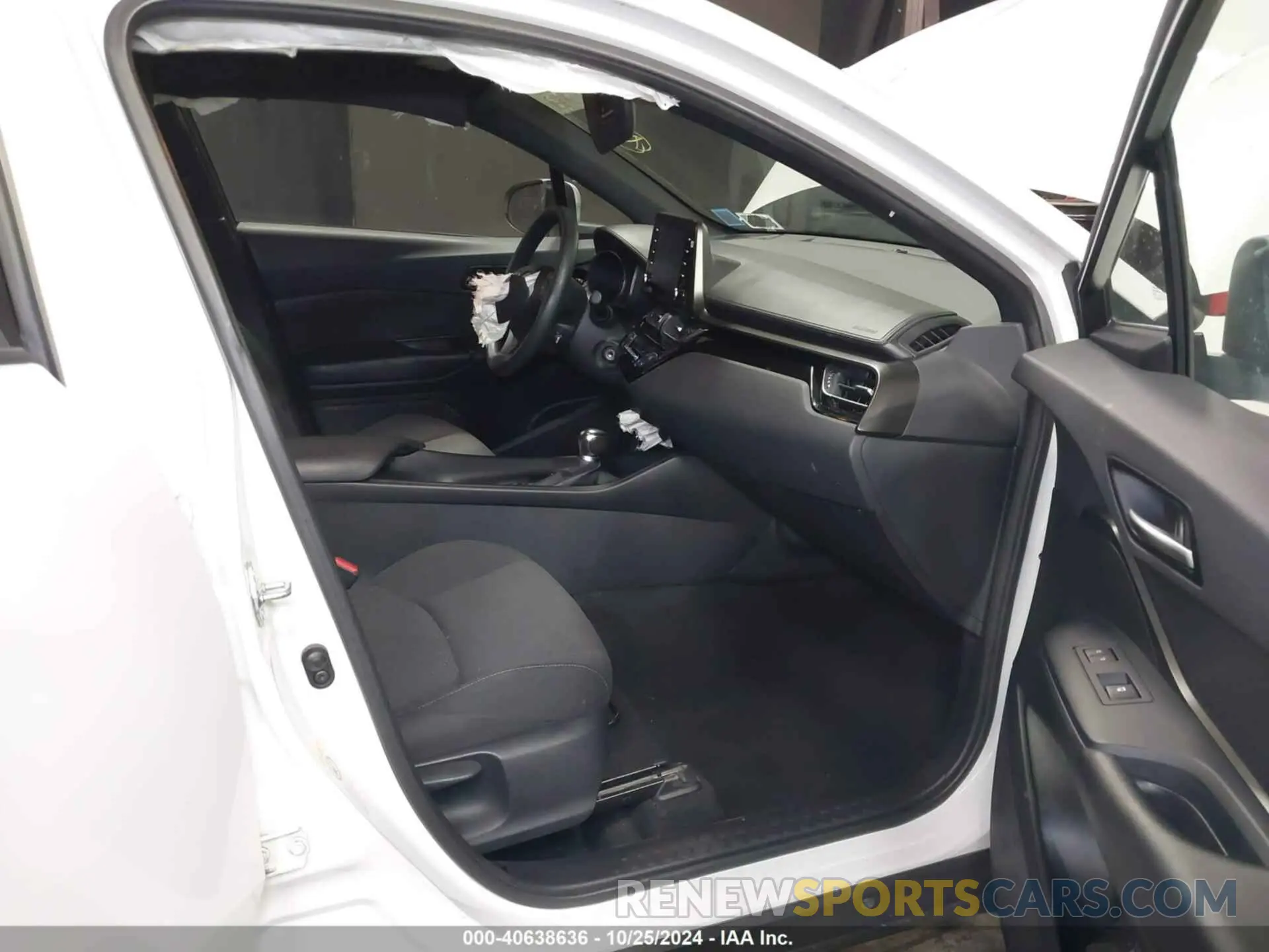5 fotografías del automóvil dañado NMTKHMBX8KR090628 TOYOTA C-HR 2019