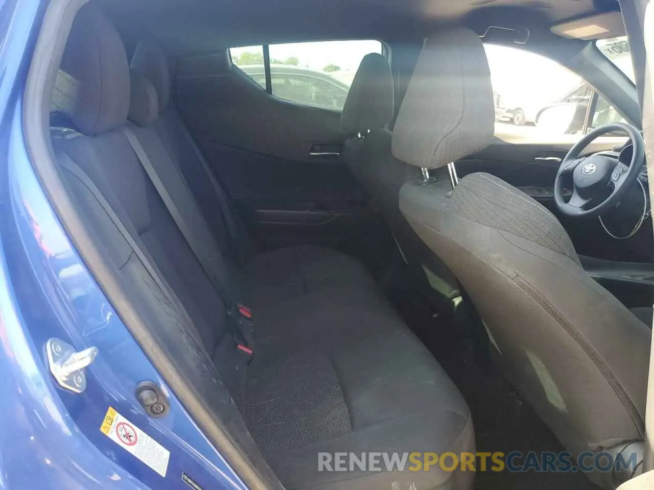 11 fotografías del automóvil dañado NMTKHMBX8KR097773 TOYOTA C-HR 2019