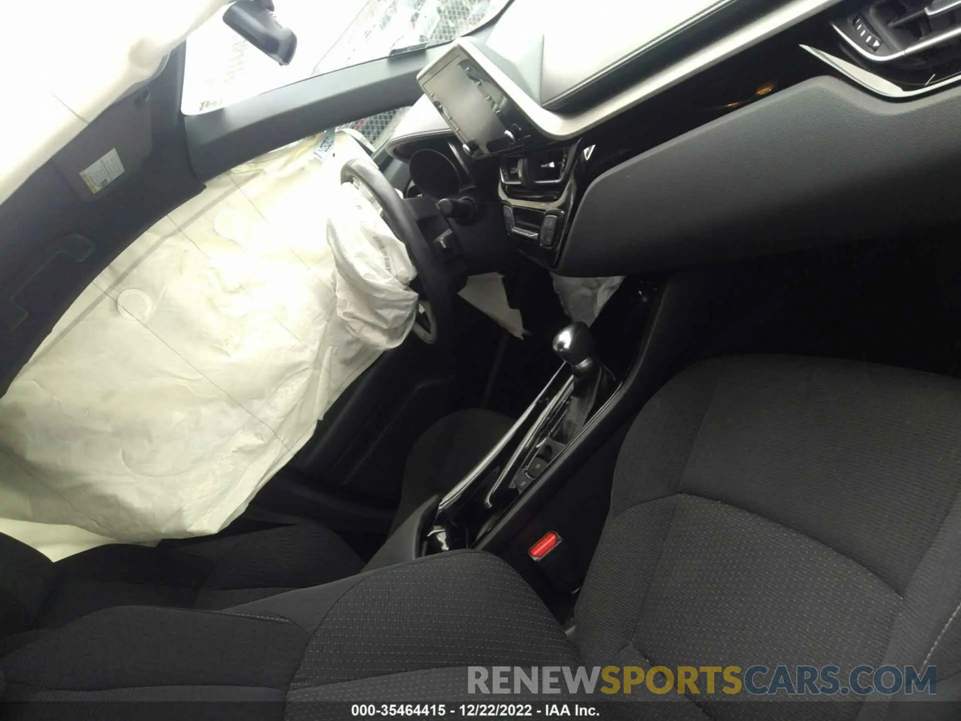 5 fotografías del automóvil dañado NMTKHMBX9KR077905 TOYOTA C-HR 2019