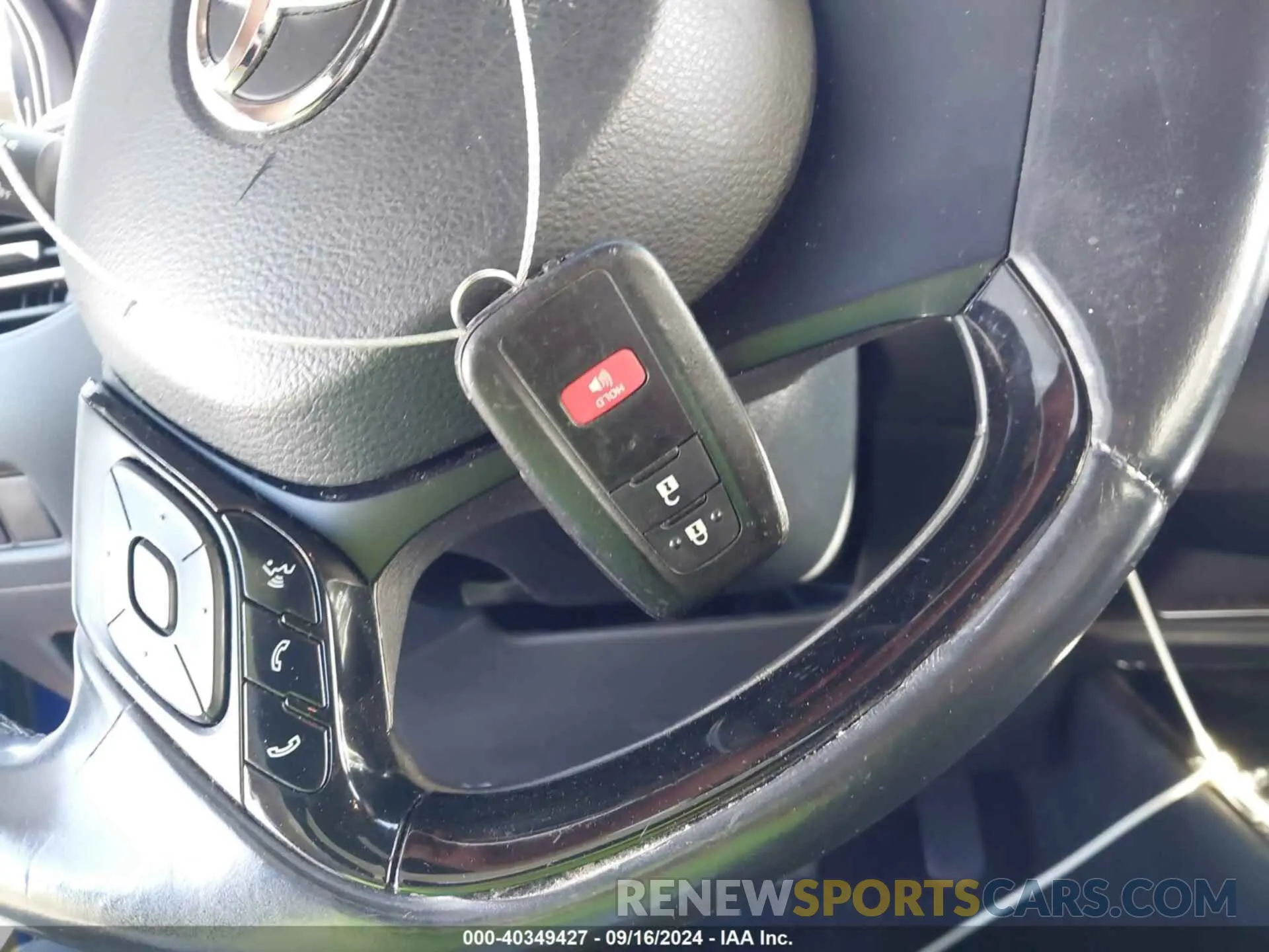 11 fotografías del automóvil dañado NMTKHMBX9KR083283 TOYOTA C-HR 2019