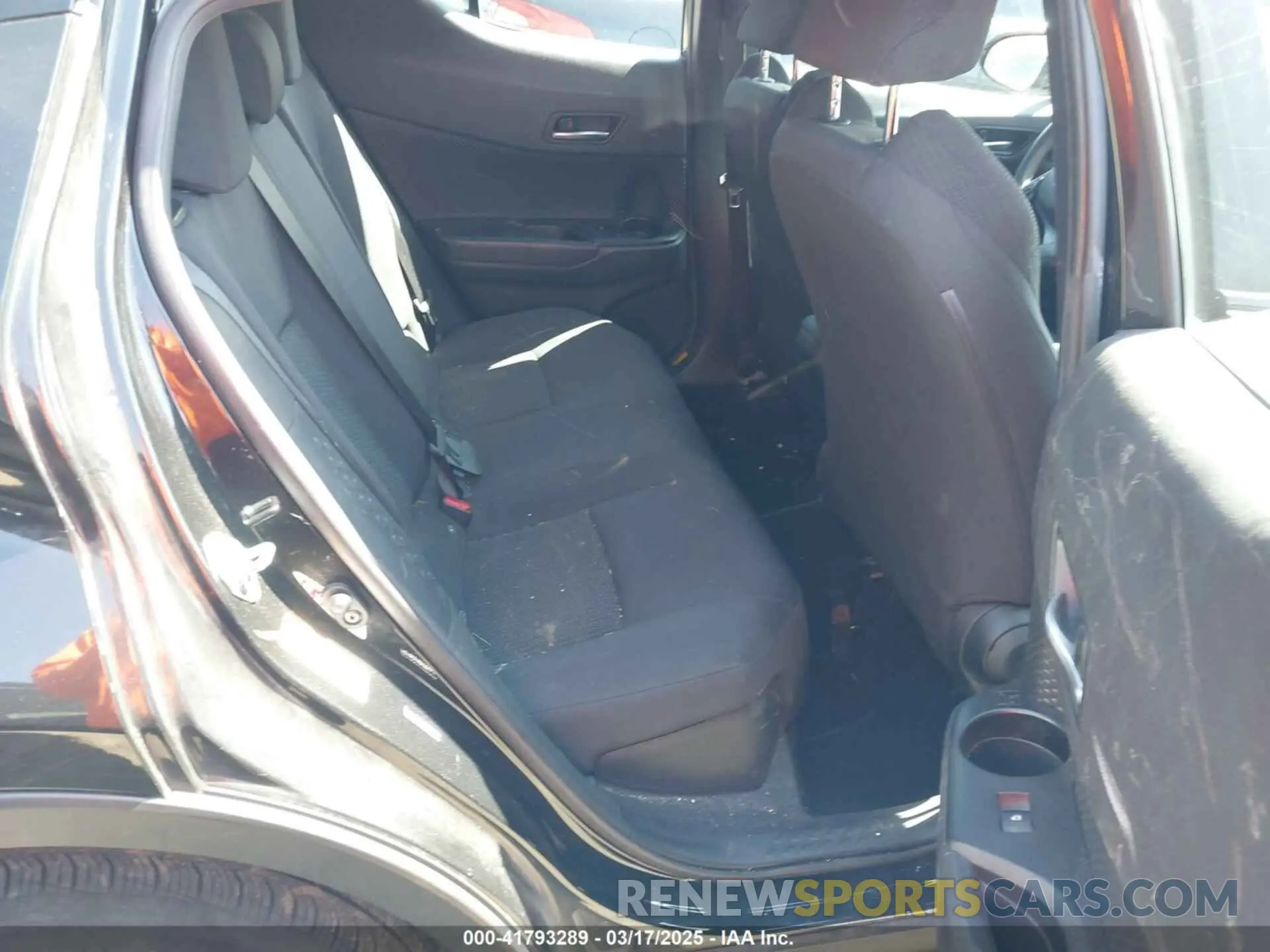 8 fotografías del automóvil dañado NMTKHMBX9KR086524 TOYOTA C-HR 2019