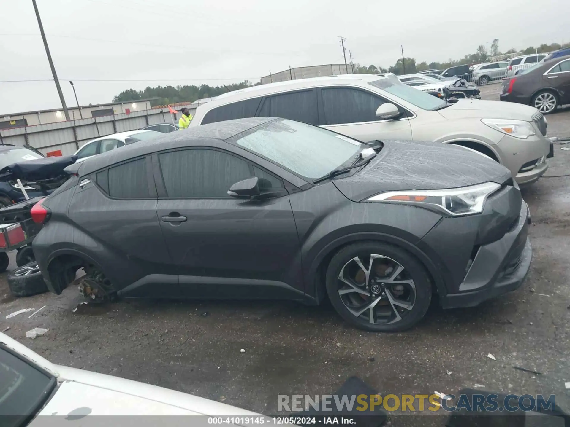 14 fotografías del automóvil dañado NMTKHMBX9KR091450 TOYOTA C-HR 2019