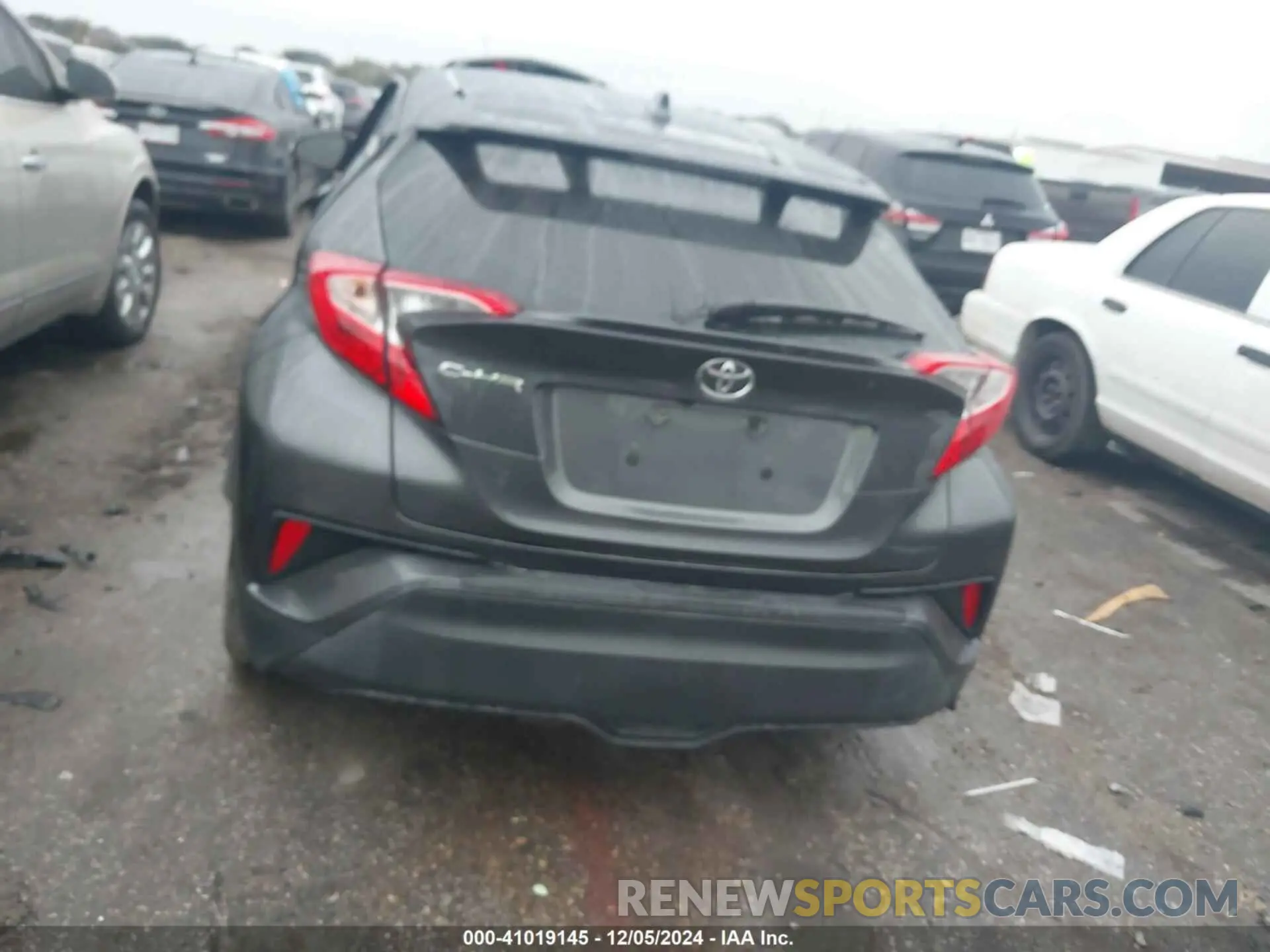 17 fotografías del automóvil dañado NMTKHMBX9KR091450 TOYOTA C-HR 2019