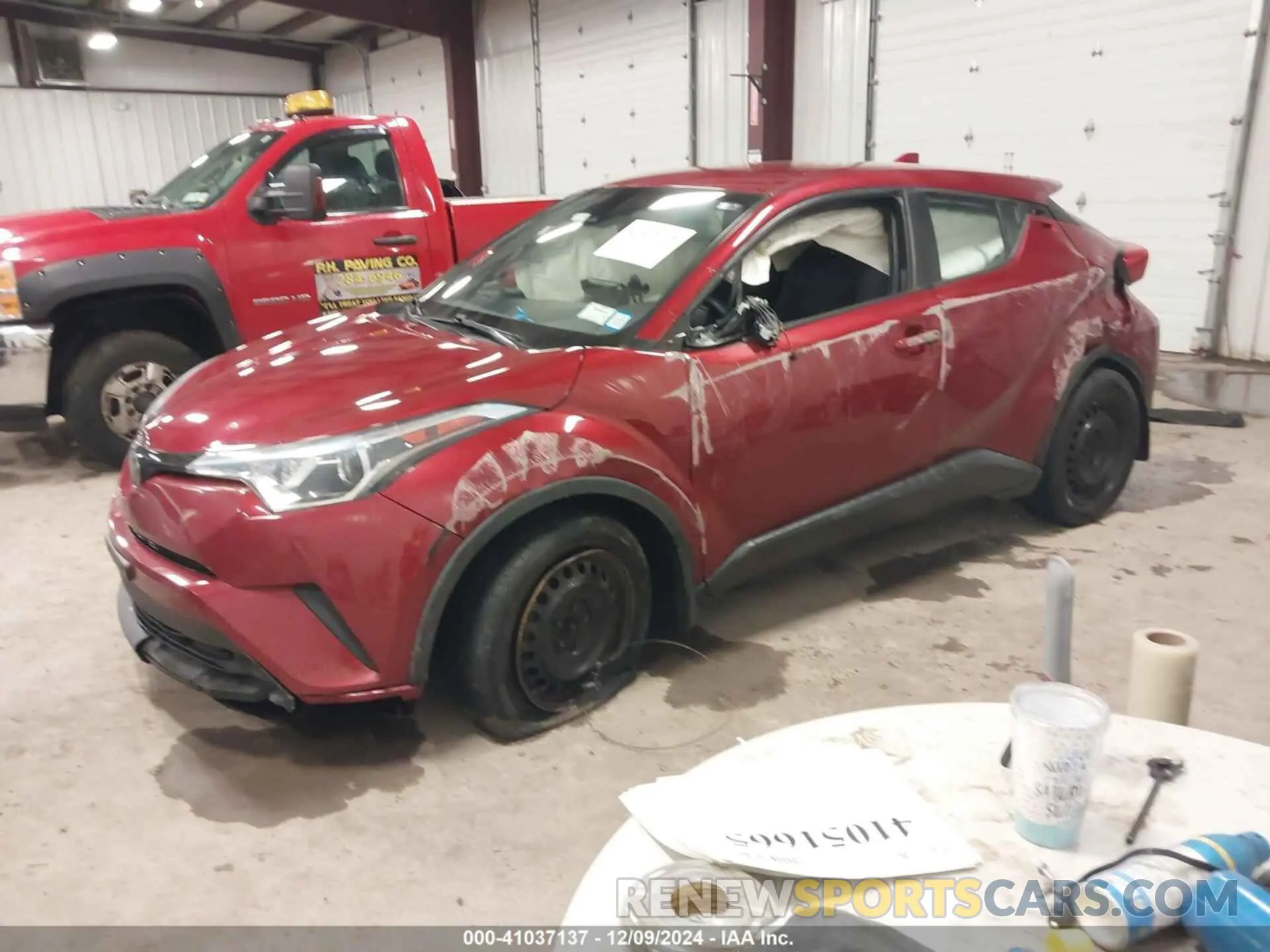 2 fotografías del automóvil dañado NMTKHMBX9KR092338 TOYOTA C-HR 2019