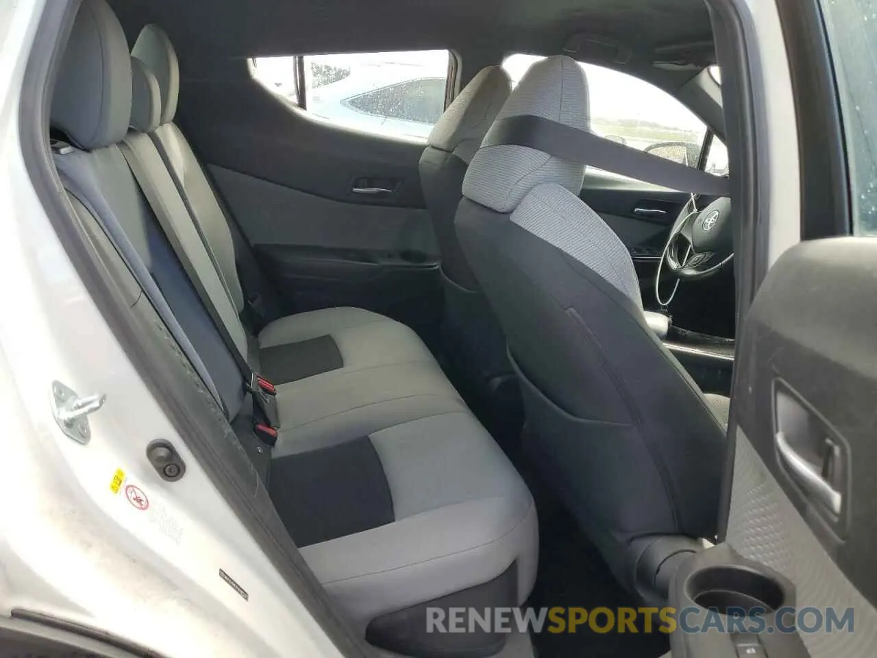 11 fotografías del automóvil dañado NMTKHMBX9KR095787 TOYOTA C-HR 2019