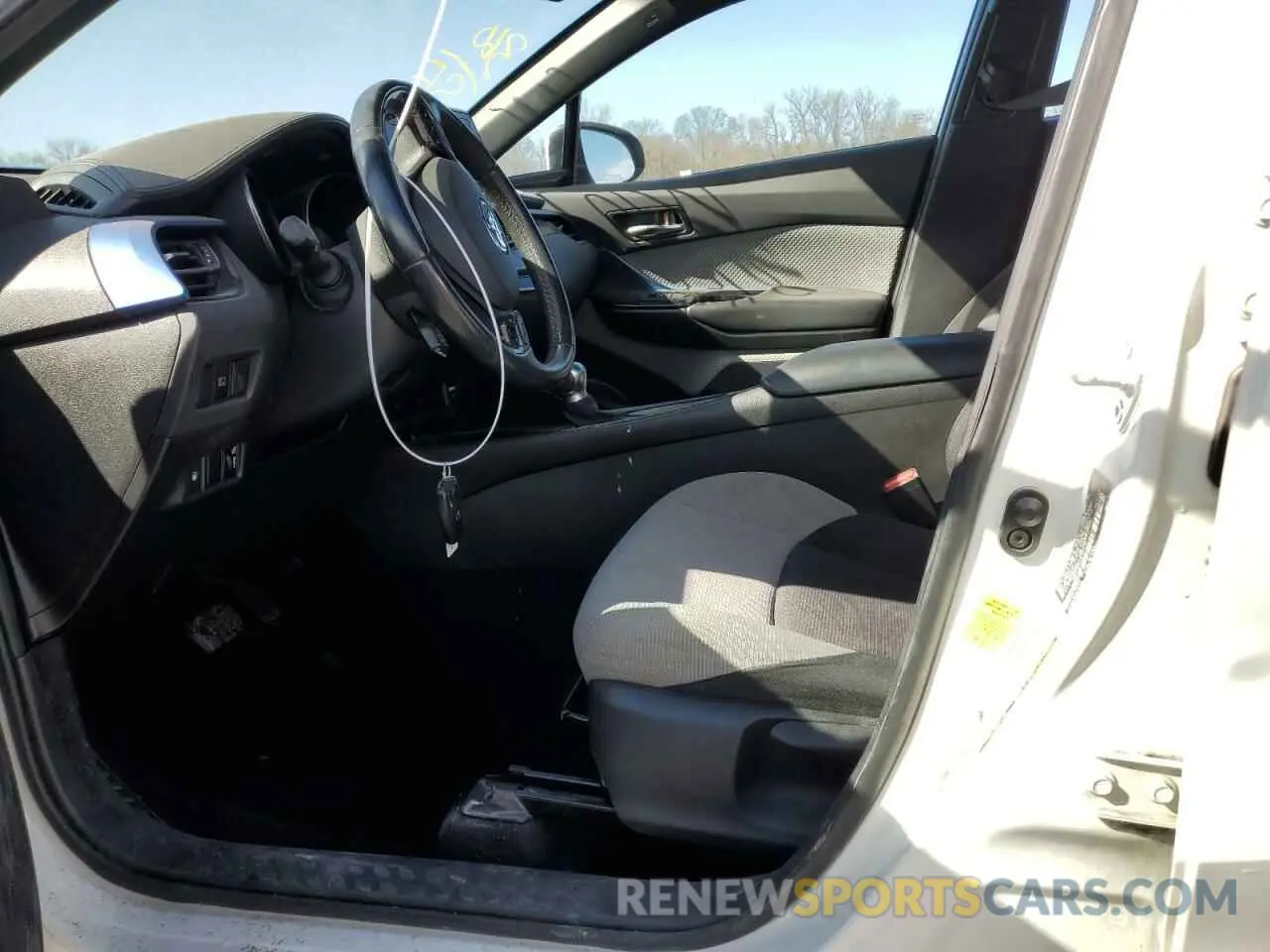 7 fotografías del automóvil dañado NMTKHMBX9KR095787 TOYOTA C-HR 2019