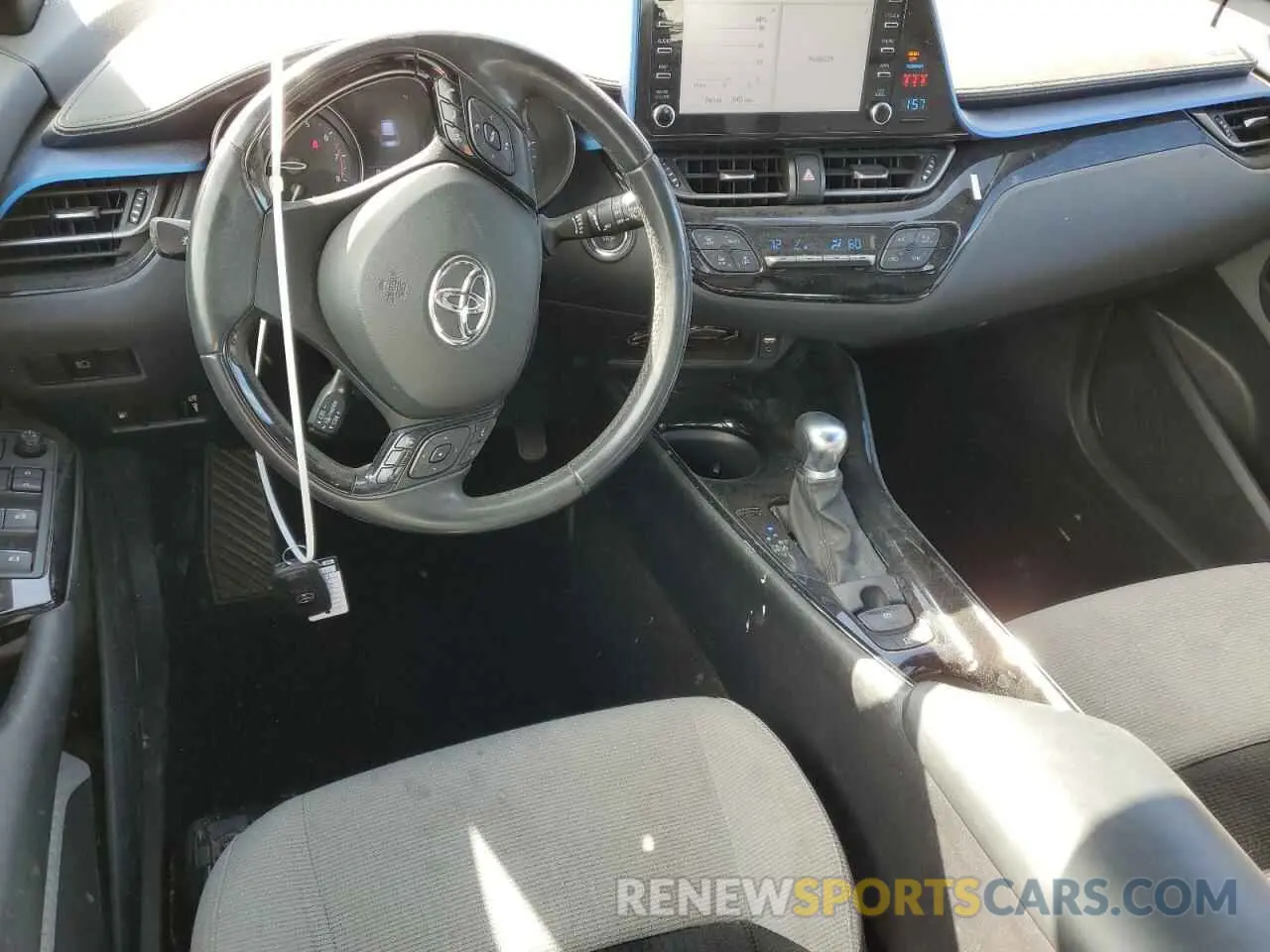 8 fotografías del automóvil dañado NMTKHMBX9KR095787 TOYOTA C-HR 2019