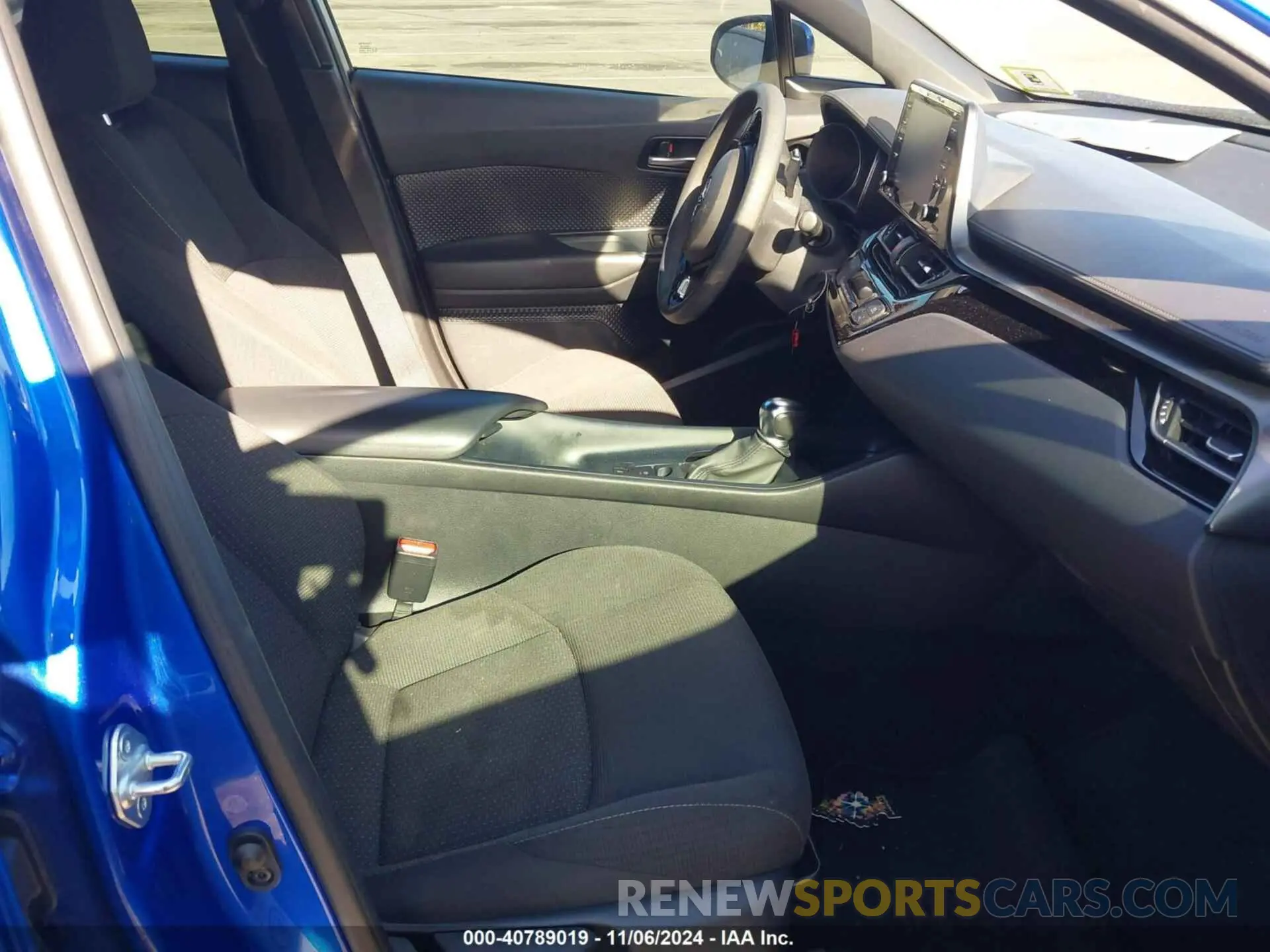 5 fotografías del automóvil dañado NMTKHMBX9KR099791 TOYOTA C-HR 2019