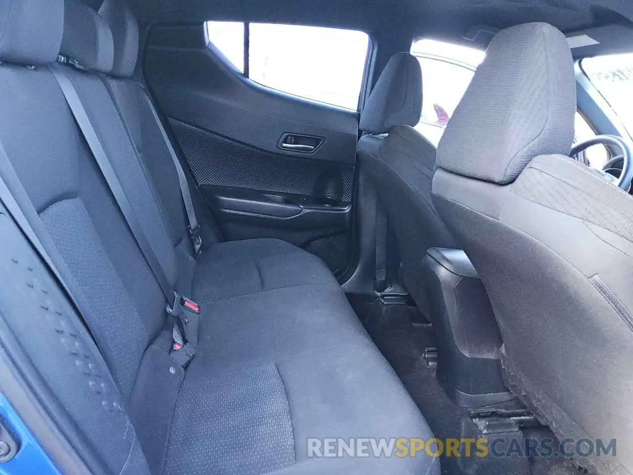 10 fotografías del automóvil dañado NMTKHMBXXKR081574 TOYOTA C-HR 2019