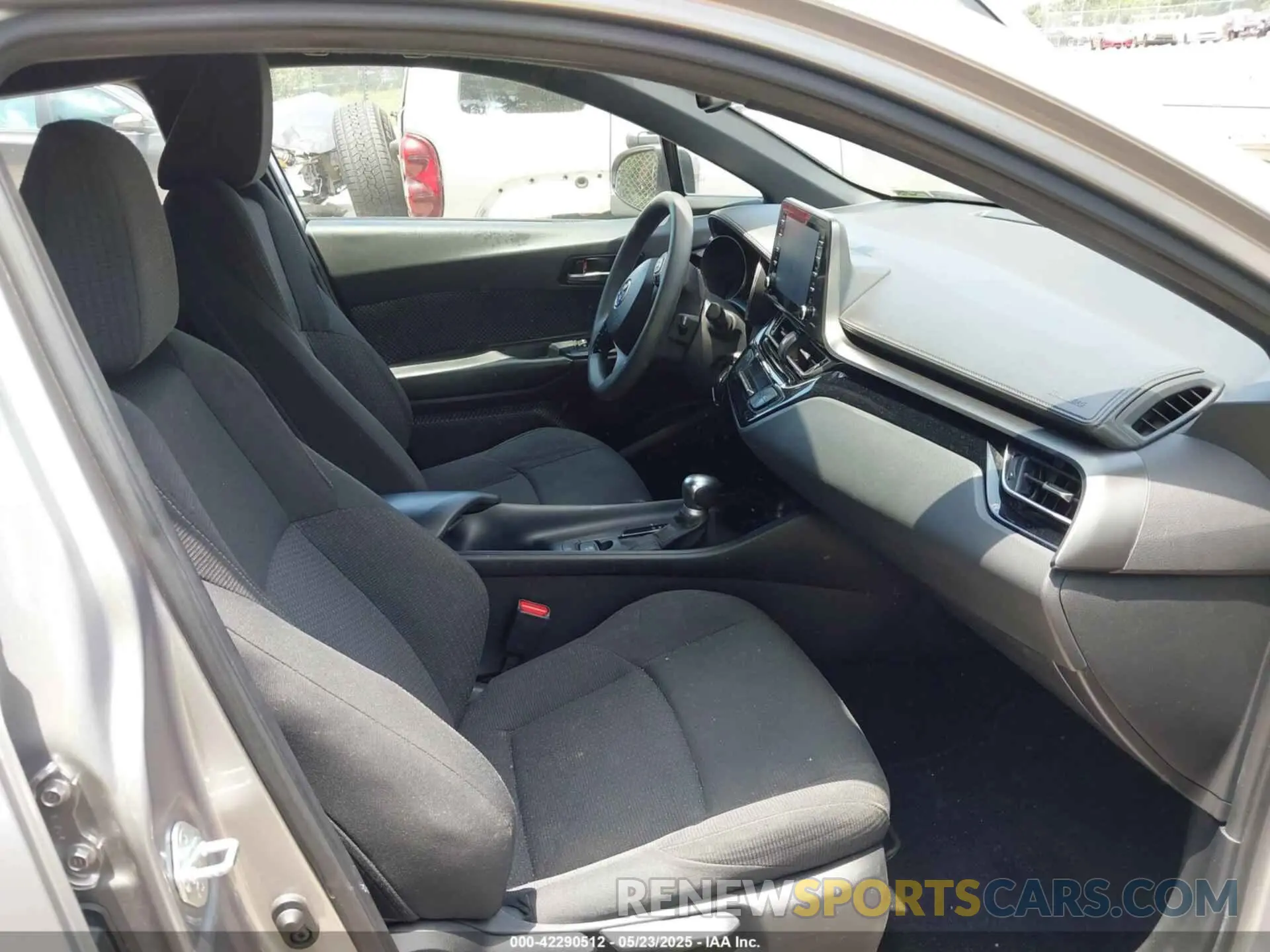 5 fotografías del automóvil dañado NMTKHMBXXKR095524 TOYOTA C-HR 2019