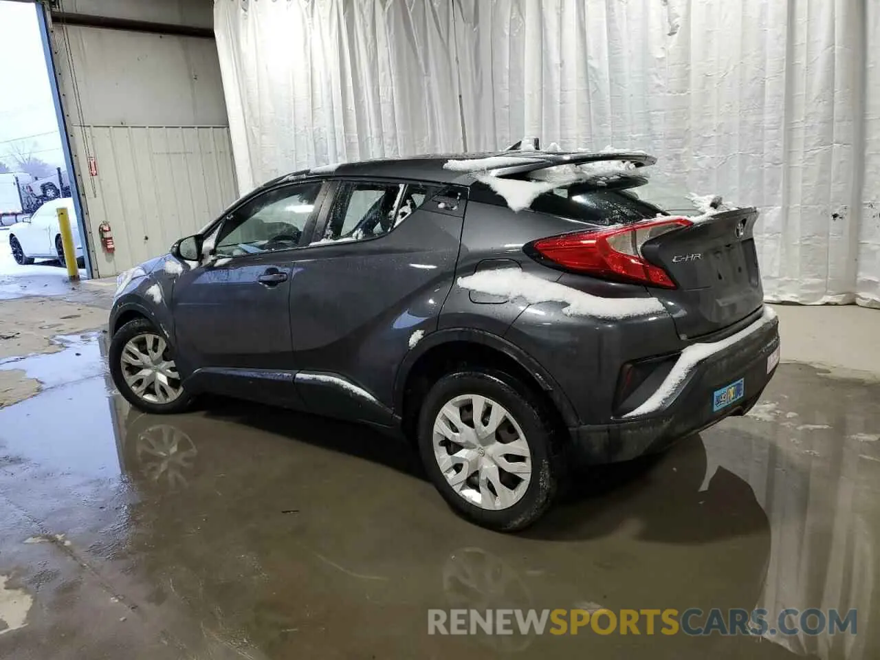 2 fotografías del automóvil dañado NMTKHMBXXKR096785 TOYOTA C-HR 2019