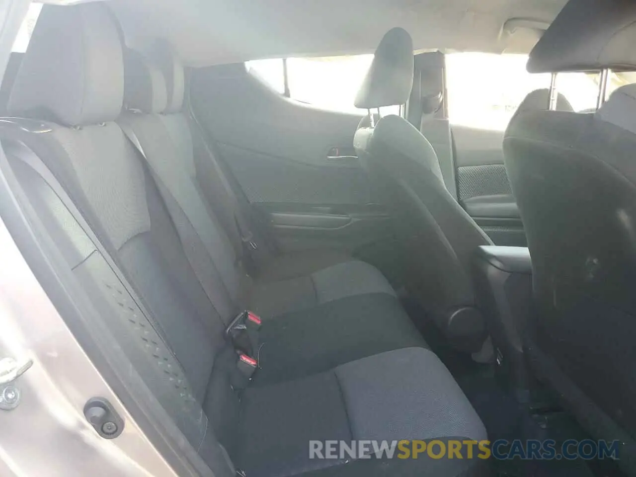 11 fotografías del automóvil dañado JTNKHMBX0L1090893 TOYOTA C-HR 2020