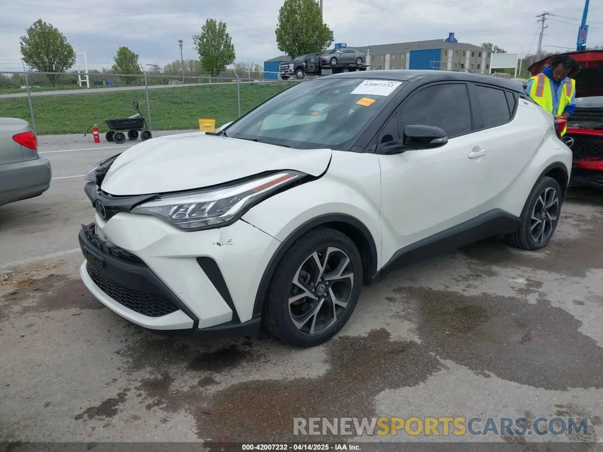 2 fotografías del automóvil dañado JTNKHMBX1L1066943 TOYOTA C-HR 2020