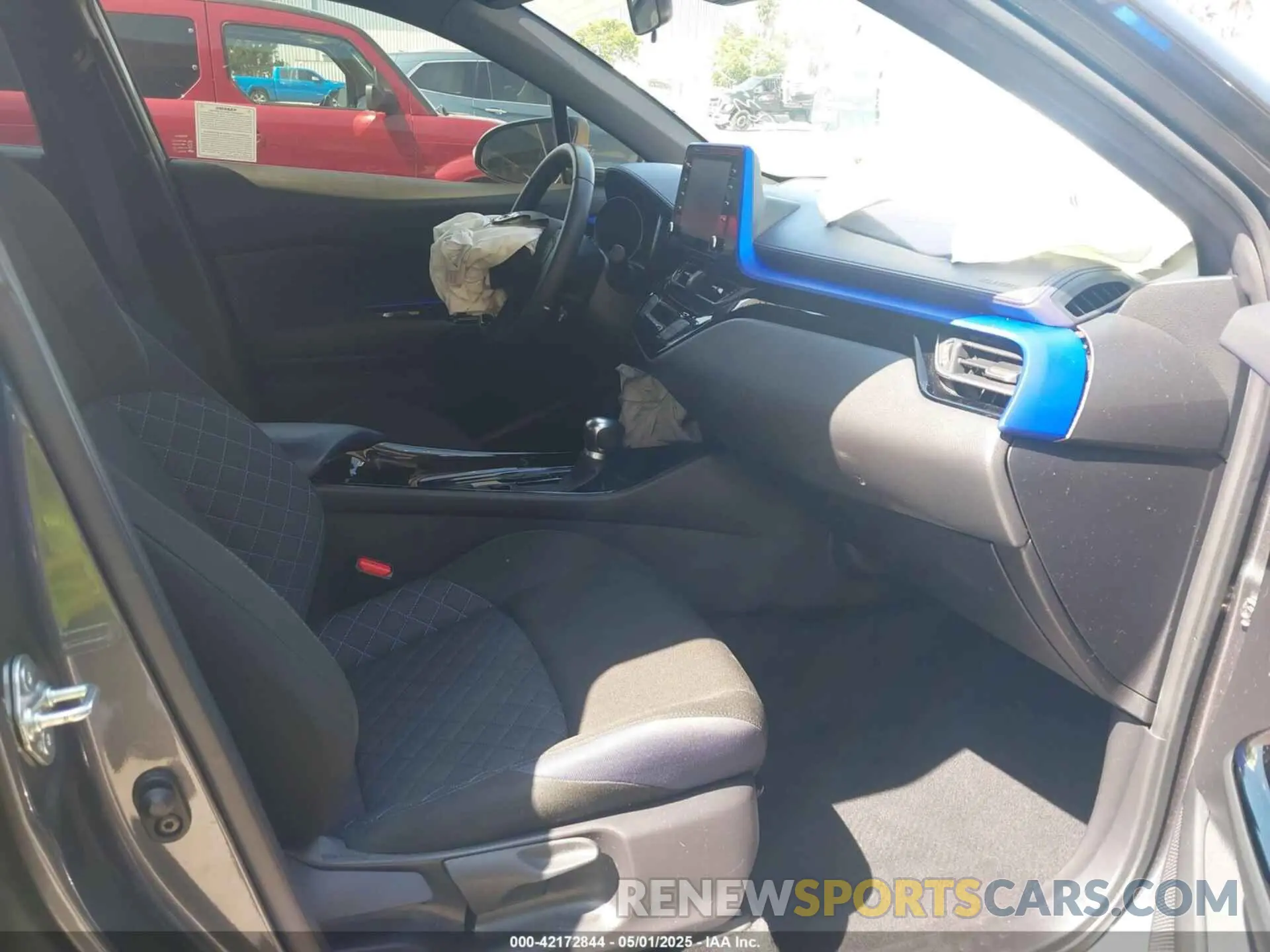 5 fotografías del automóvil dañado JTNKHMBX2L1070998 TOYOTA C-HR 2020