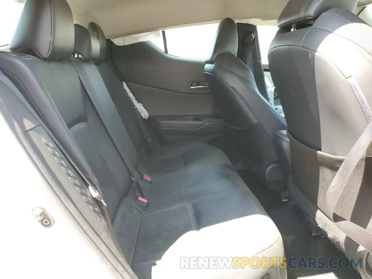 11 fotografías del automóvil dañado JTNKHMBX3L1074624 TOYOTA C-HR 2020