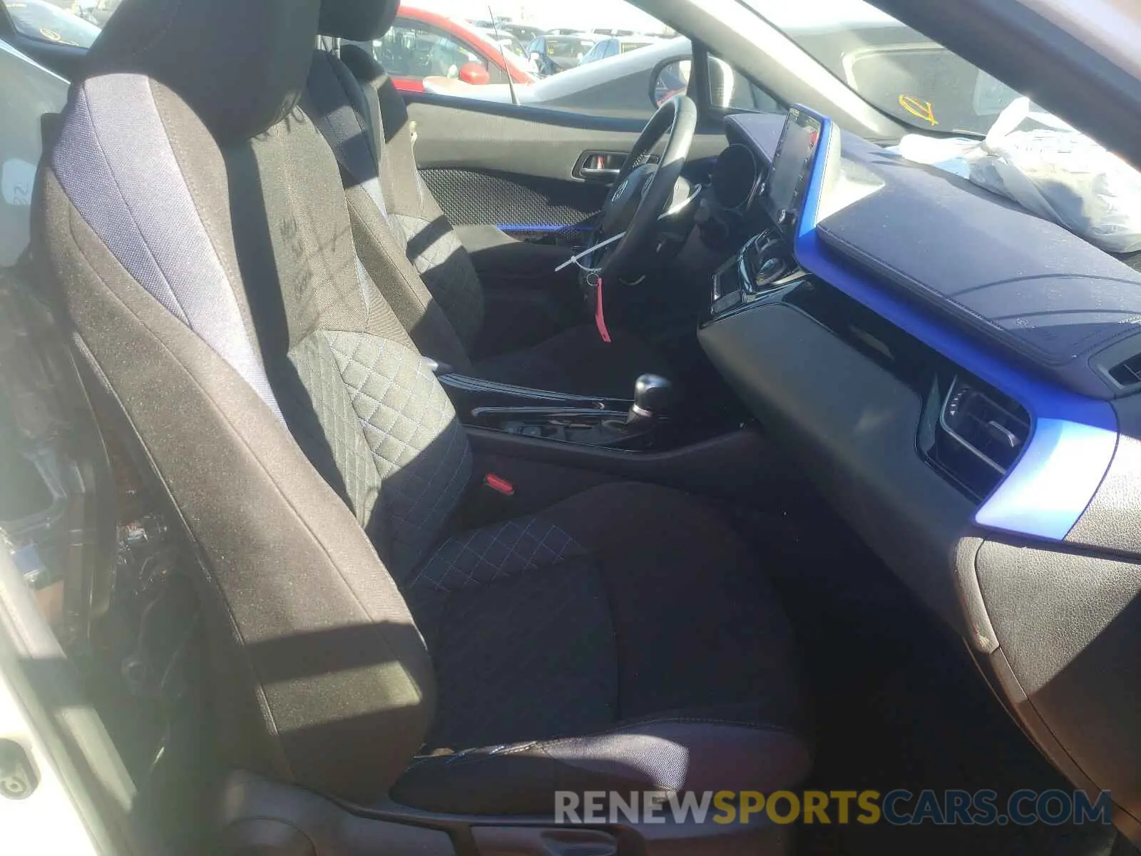 5 fotografías del automóvil dañado JTNKHMBX4L1067407 TOYOTA C-HR 2020
