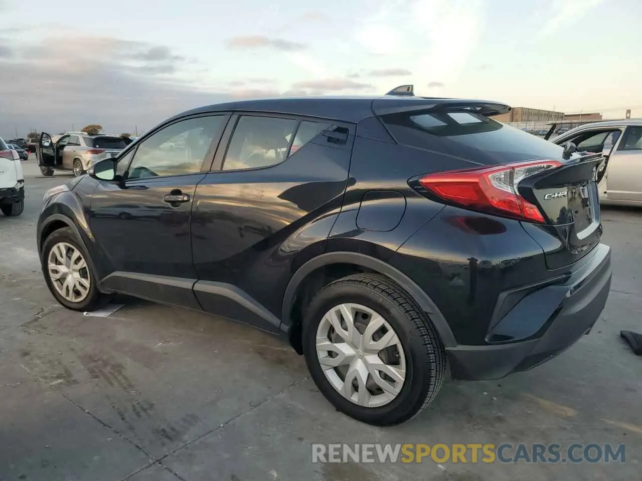2 fotografías del automóvil dañado JTNKHMBX4L1092016 TOYOTA C-HR 2020