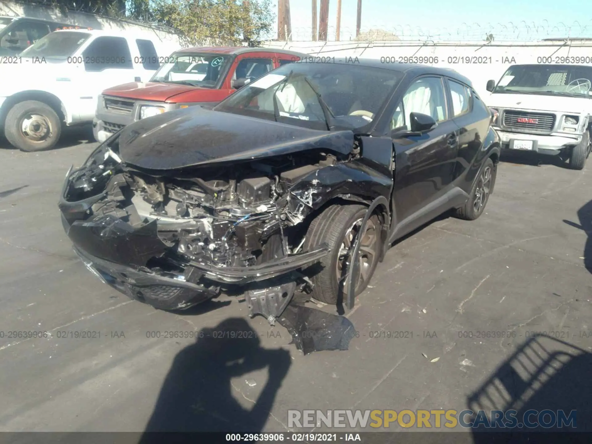 2 fotografías del automóvil dañado JTNKHMBX5L1063589 TOYOTA C-HR 2020