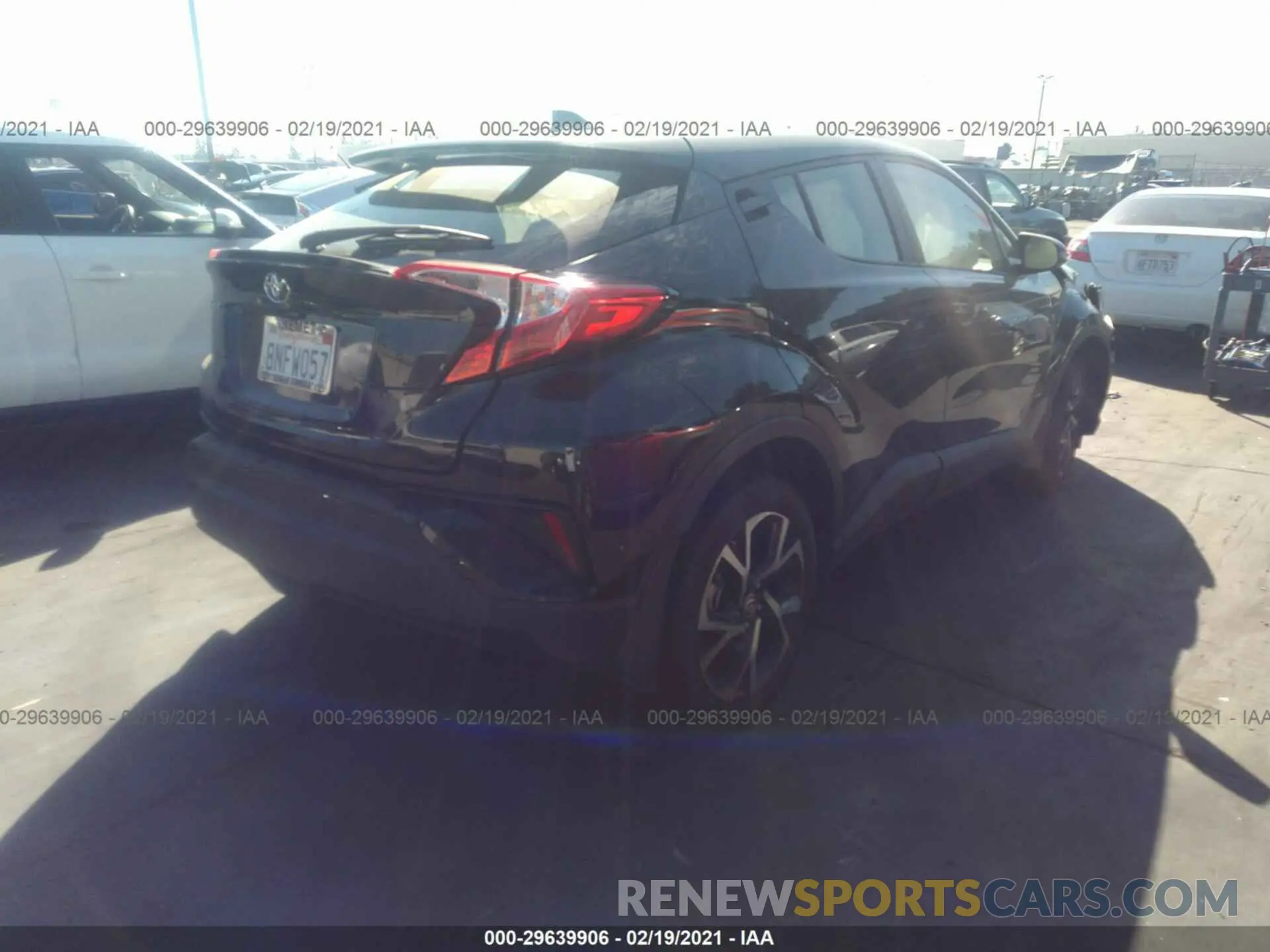 4 fotografías del automóvil dañado JTNKHMBX5L1063589 TOYOTA C-HR 2020