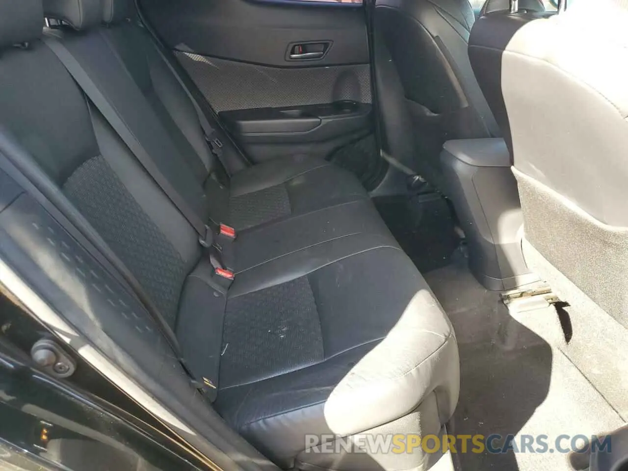 10 fotografías del automóvil dañado JTNKHMBX5L1064497 TOYOTA C-HR 2020