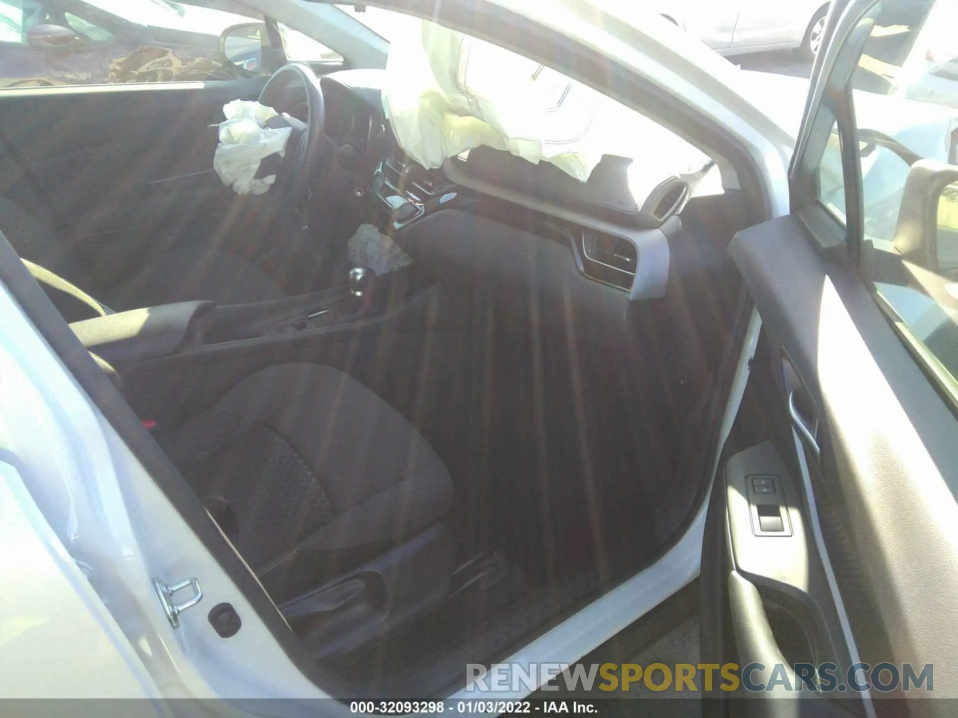 5 fotografías del automóvil dañado JTNKHMBX5L1079999 TOYOTA C-HR 2020